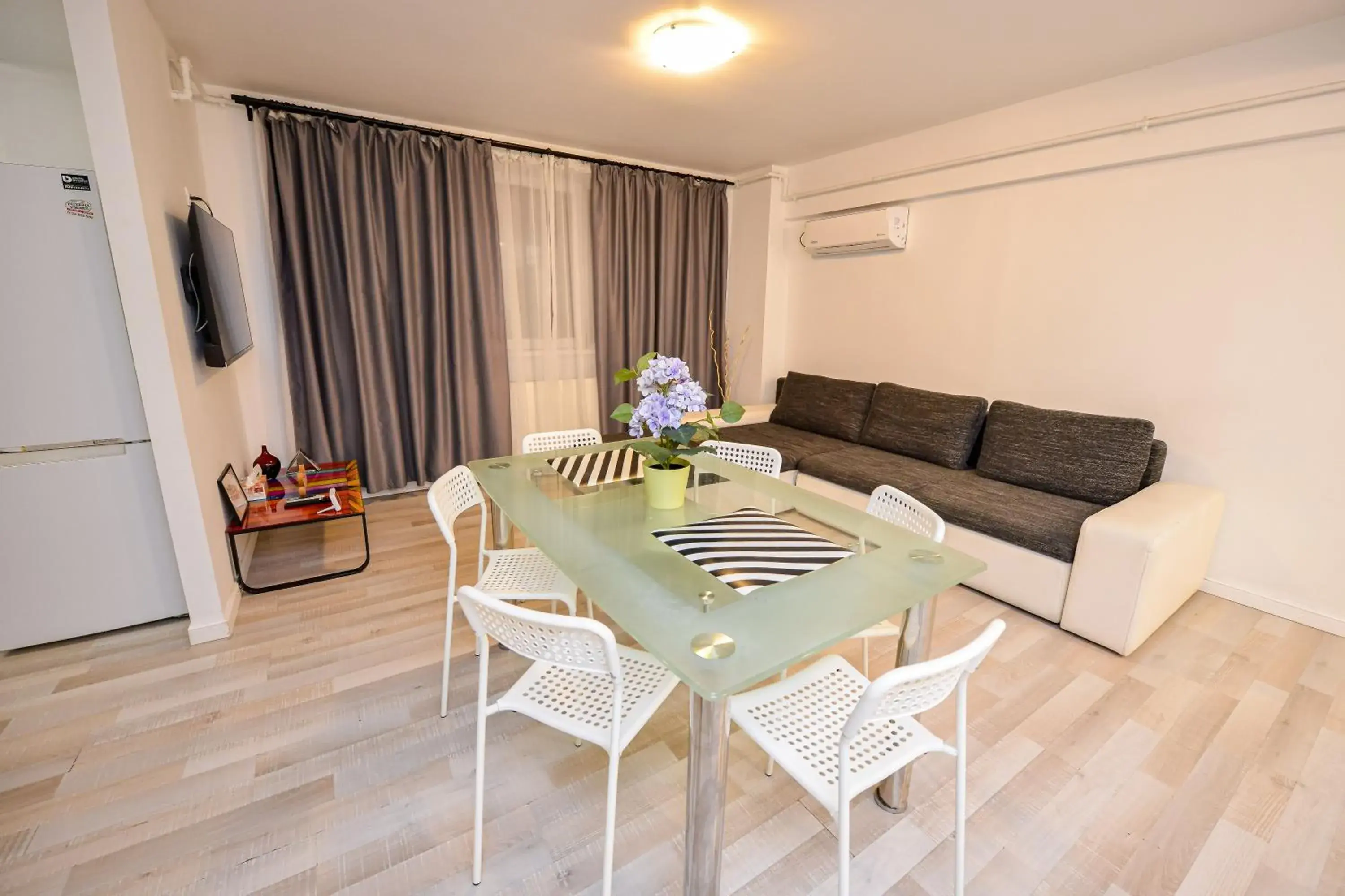 Three-Bedroom Apartment in CityScape Bucharest Three-Bedroom Apartment in CityScape Bucharest