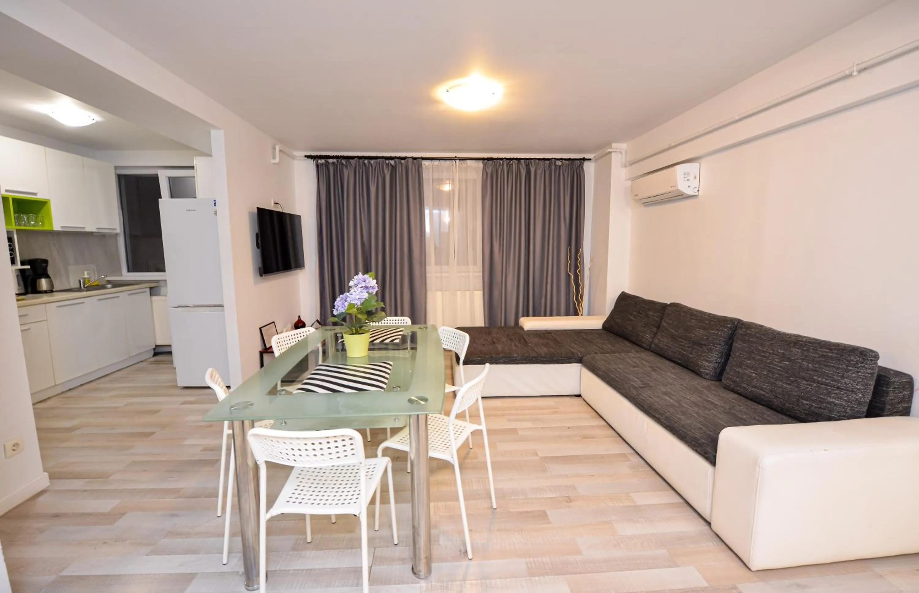 Kitchen or kitchenette in CityScape Bucharest