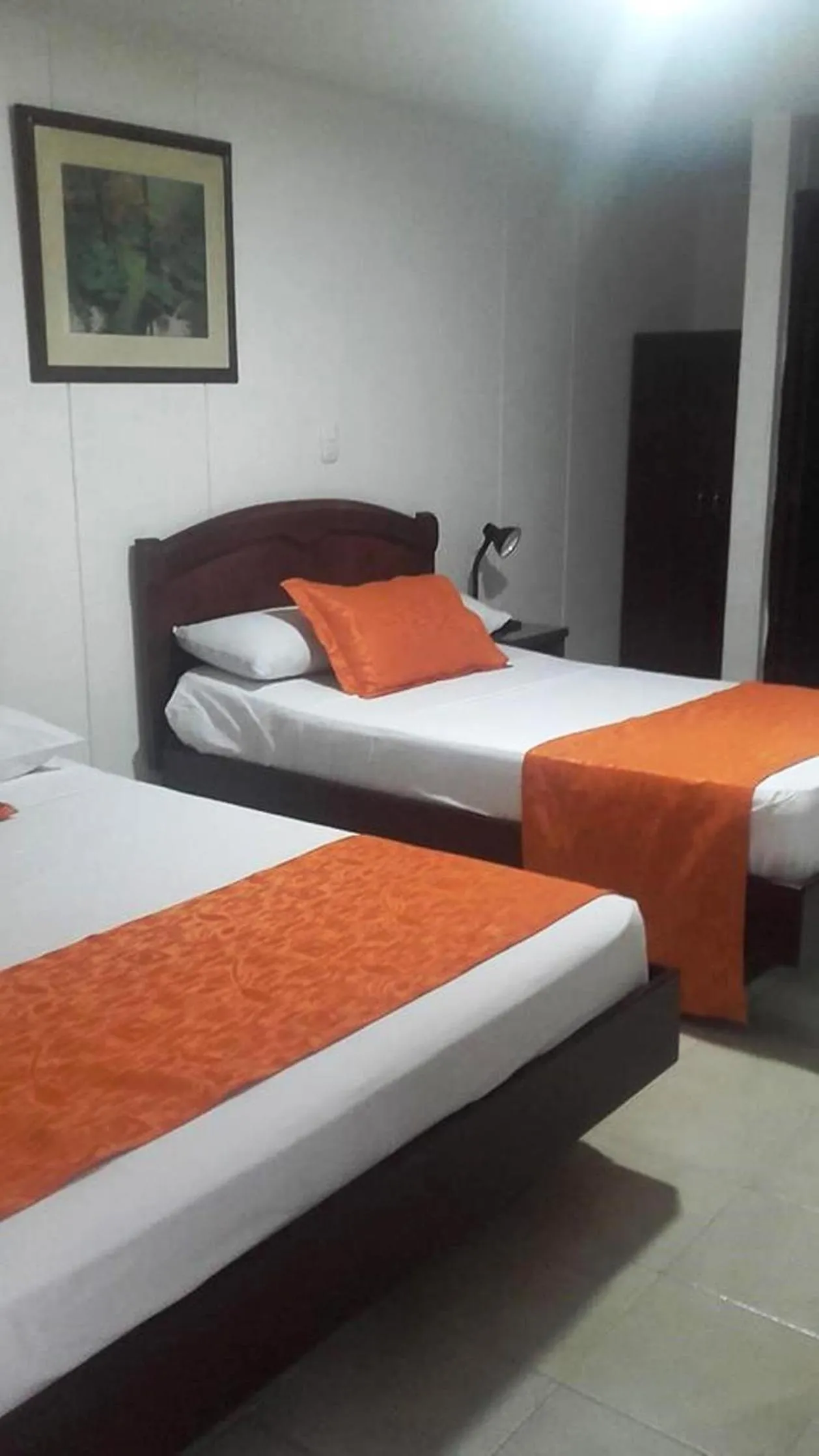 Twin Room with Private Bathroom in Hotel Center
