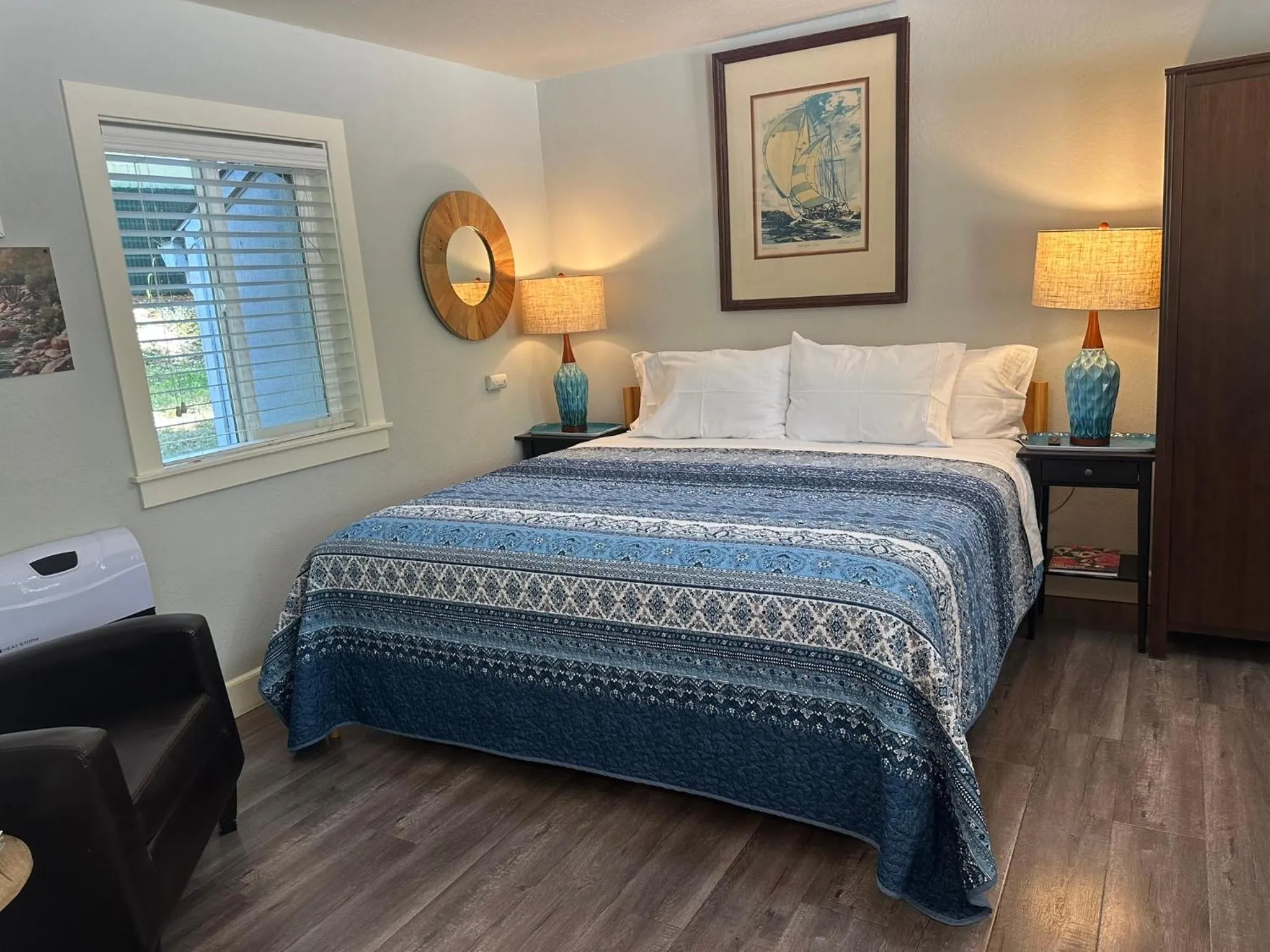 Bed in The Pines Inn and Cottages