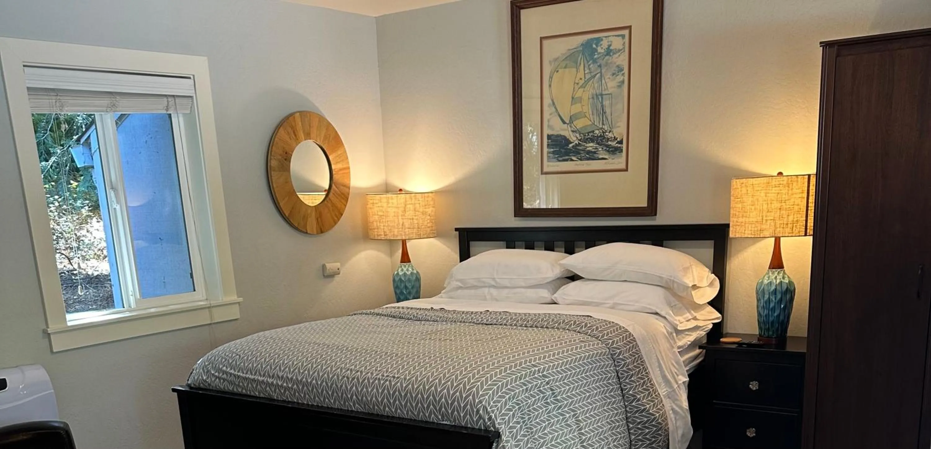 Bed in The Pines Inn and Cottages