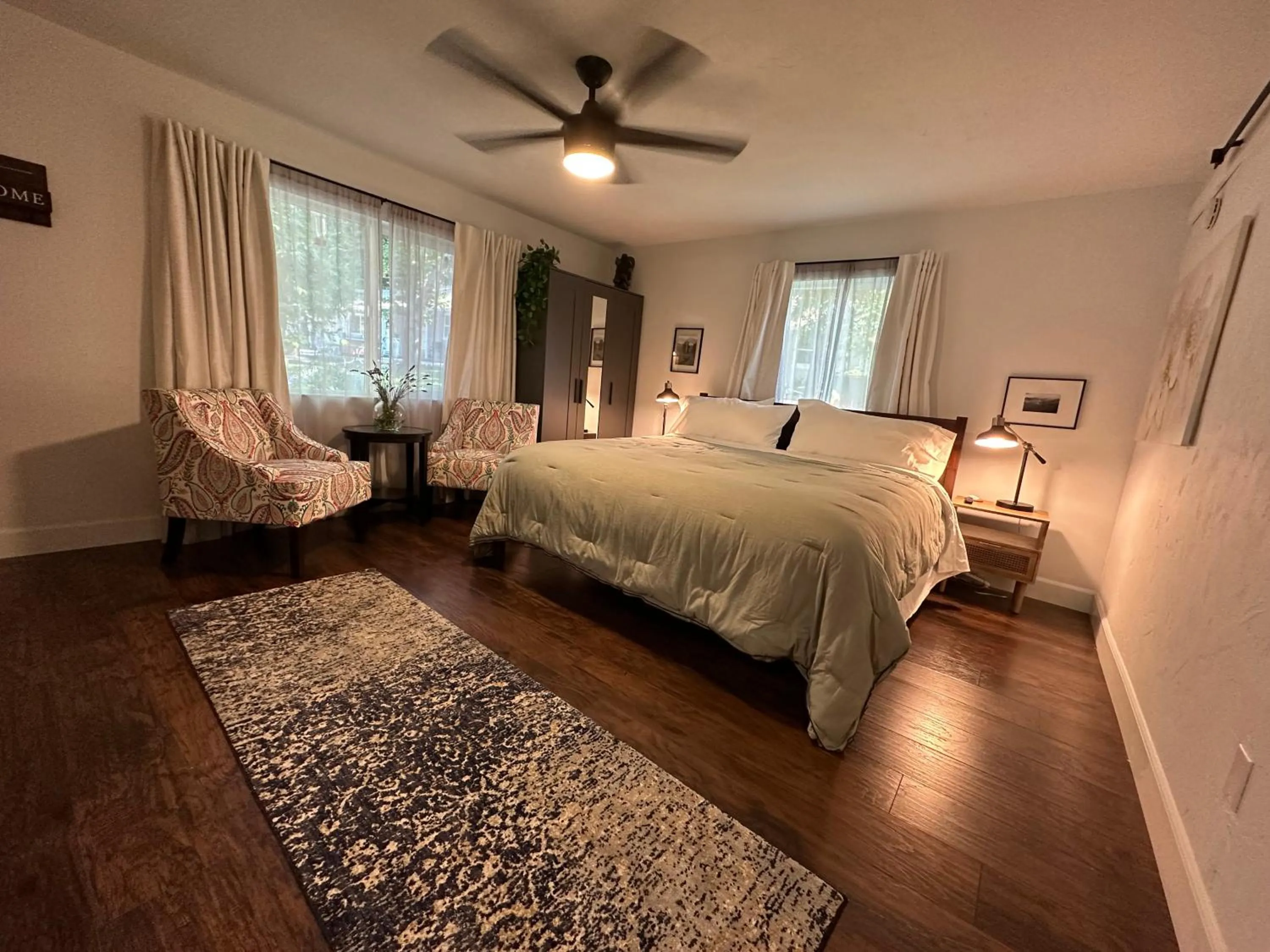 Bed in The Pines Inn and Cottages