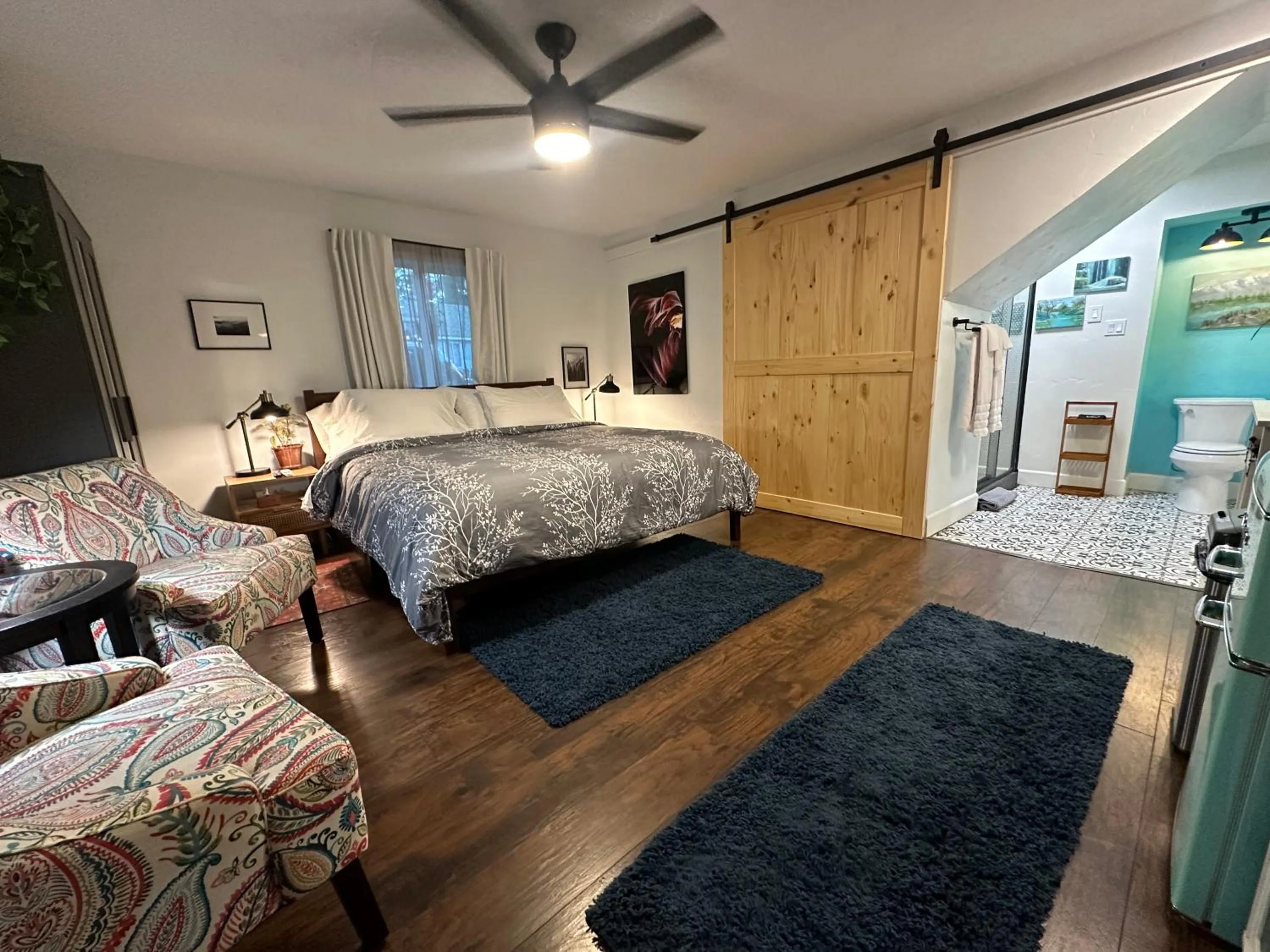 Bed in The Pines Inn and Cottages