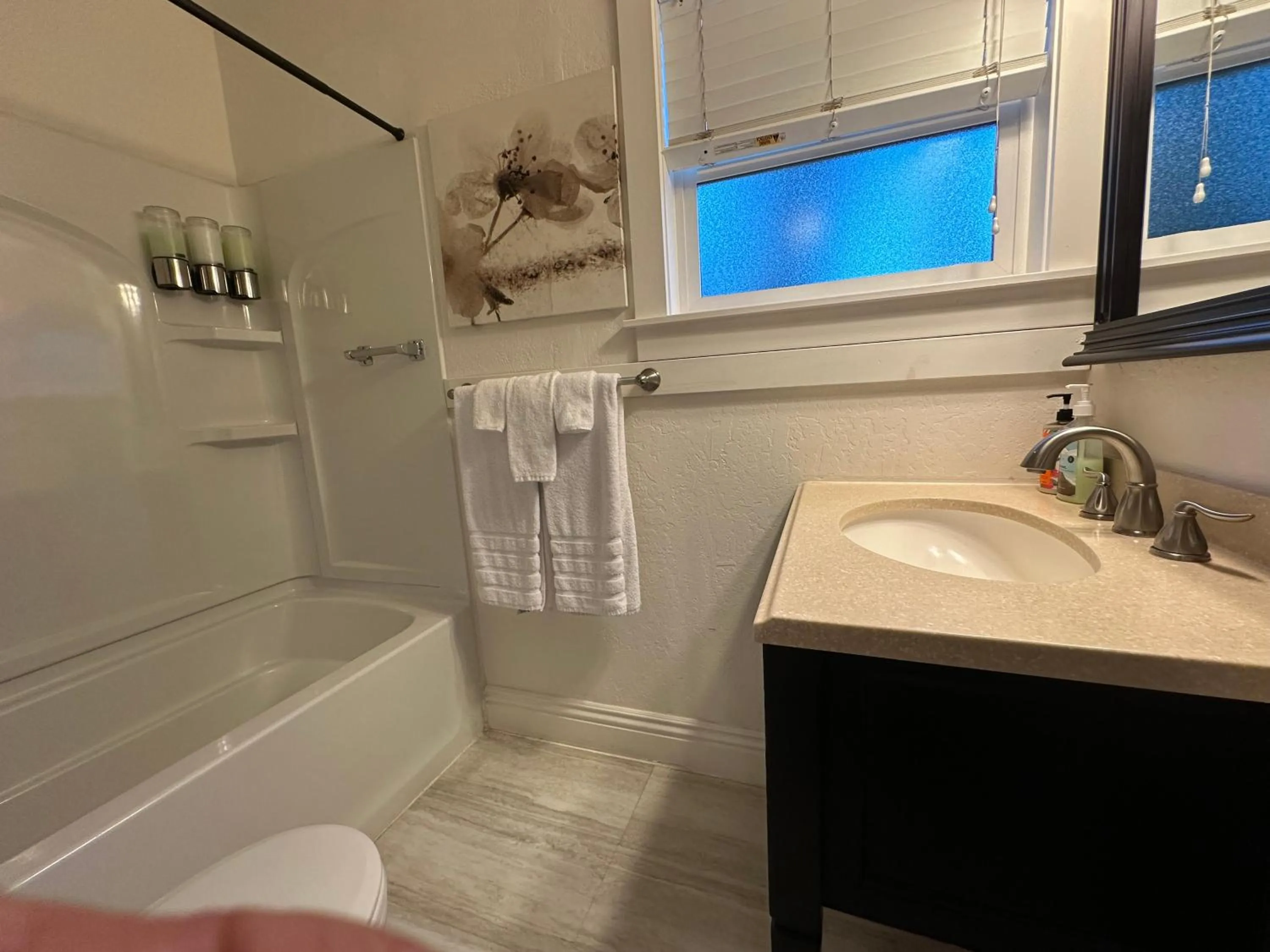 Bathroom in The Pines Inn and Cottages