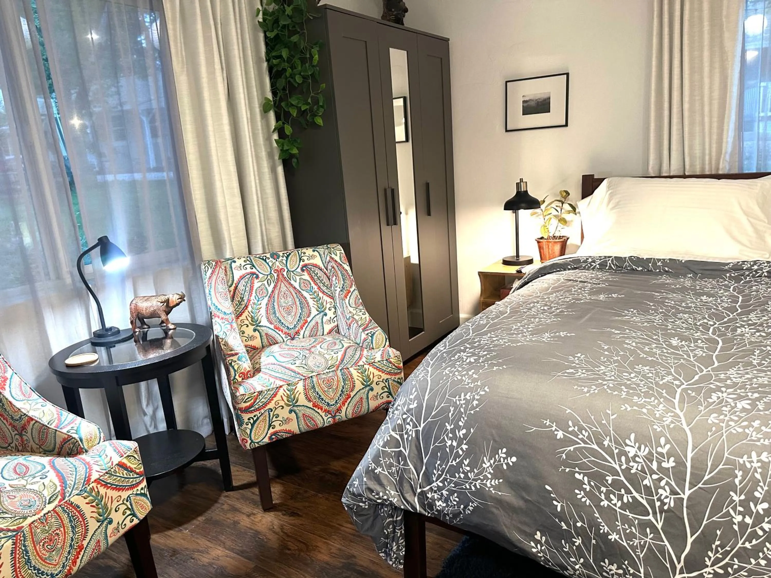 Bed in The Pines Inn and Cottages