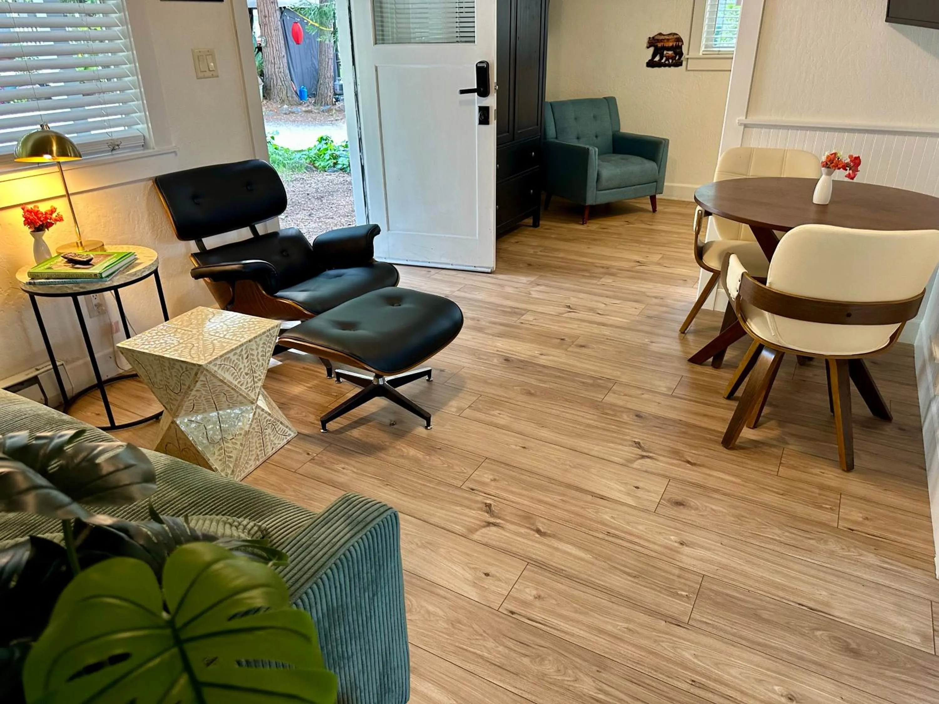 The Pines Inn and Cottages