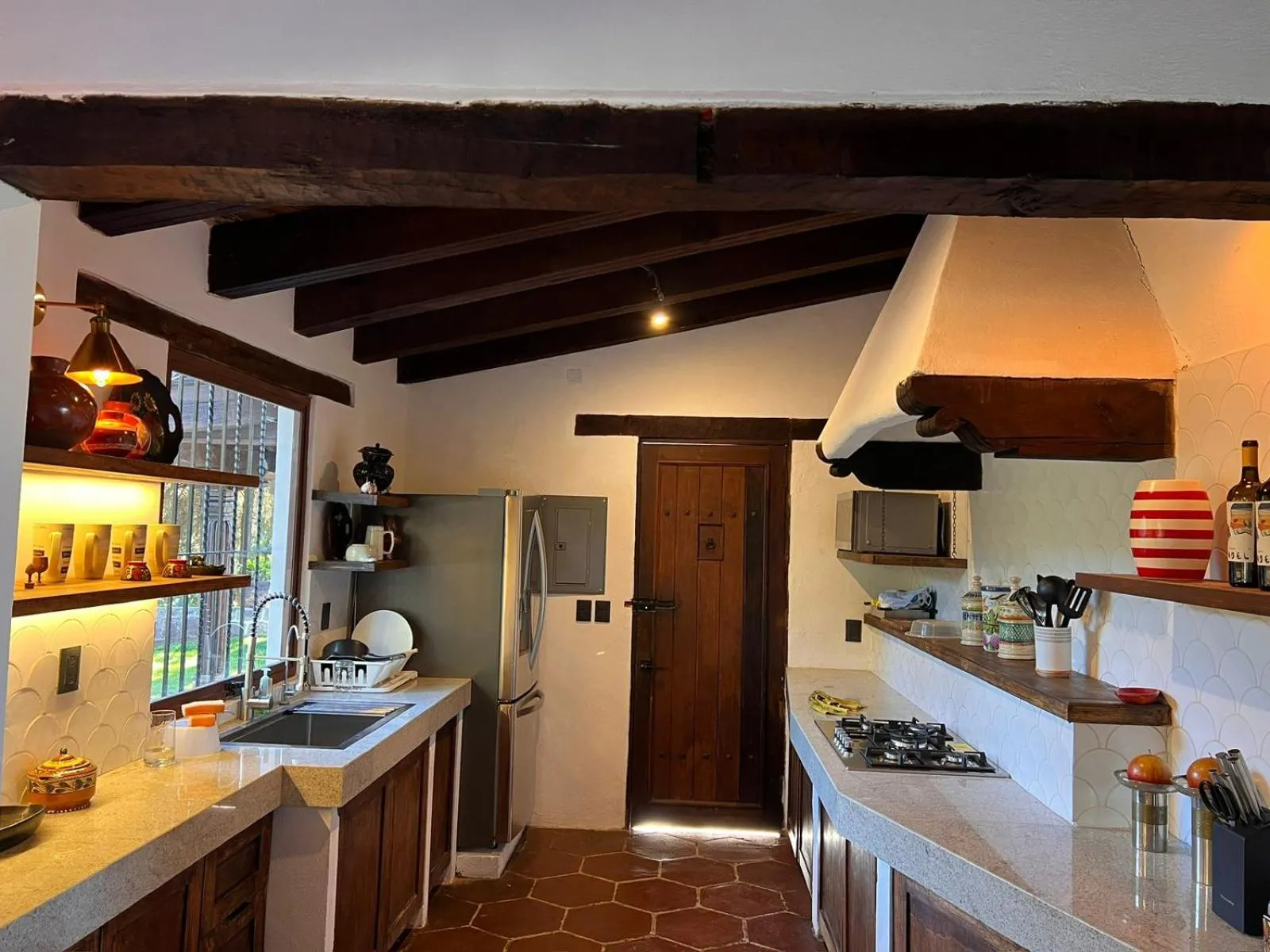 Kitchen or kitchenette in Villa del Lago