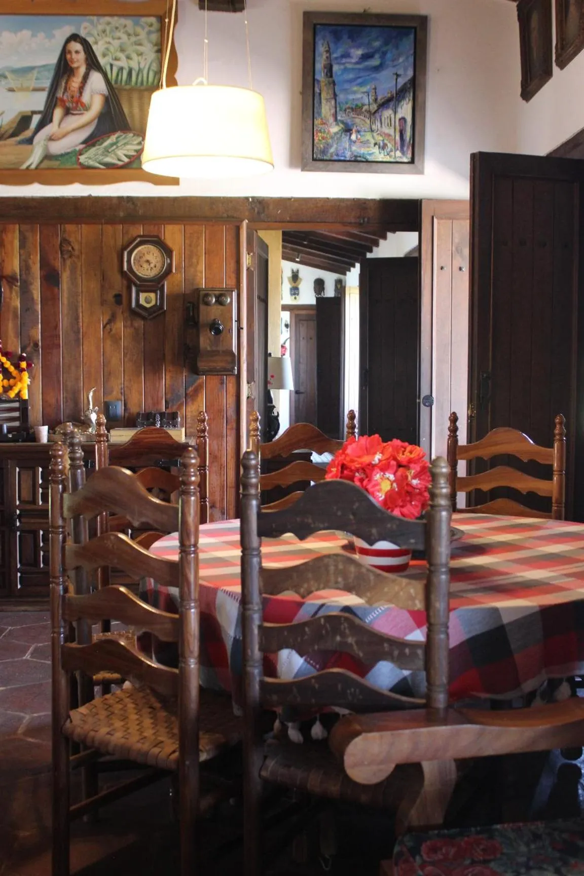 Dining area, Bed in Villa del Lago