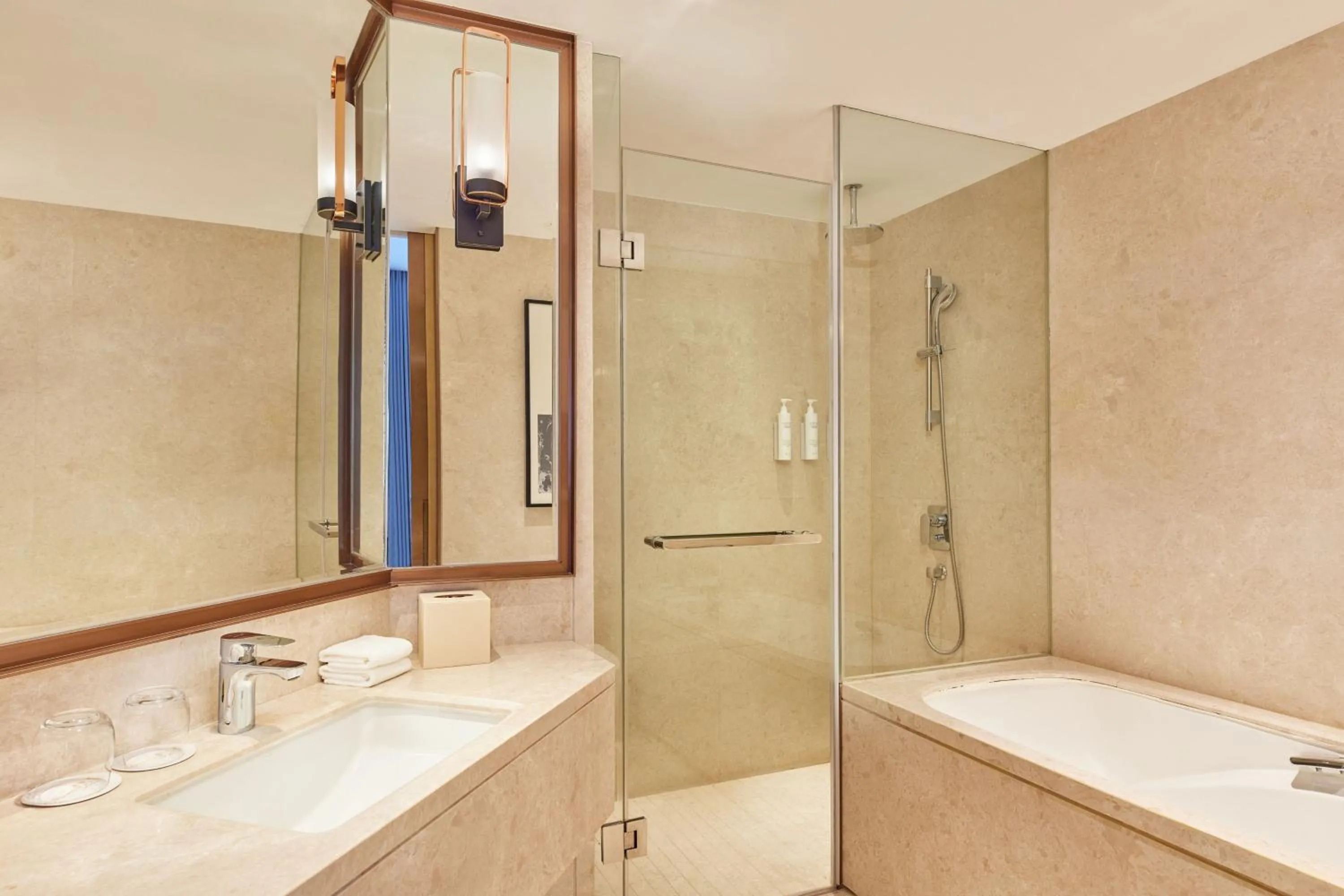 Bathroom in Courtyard by Marriott Yangzhou