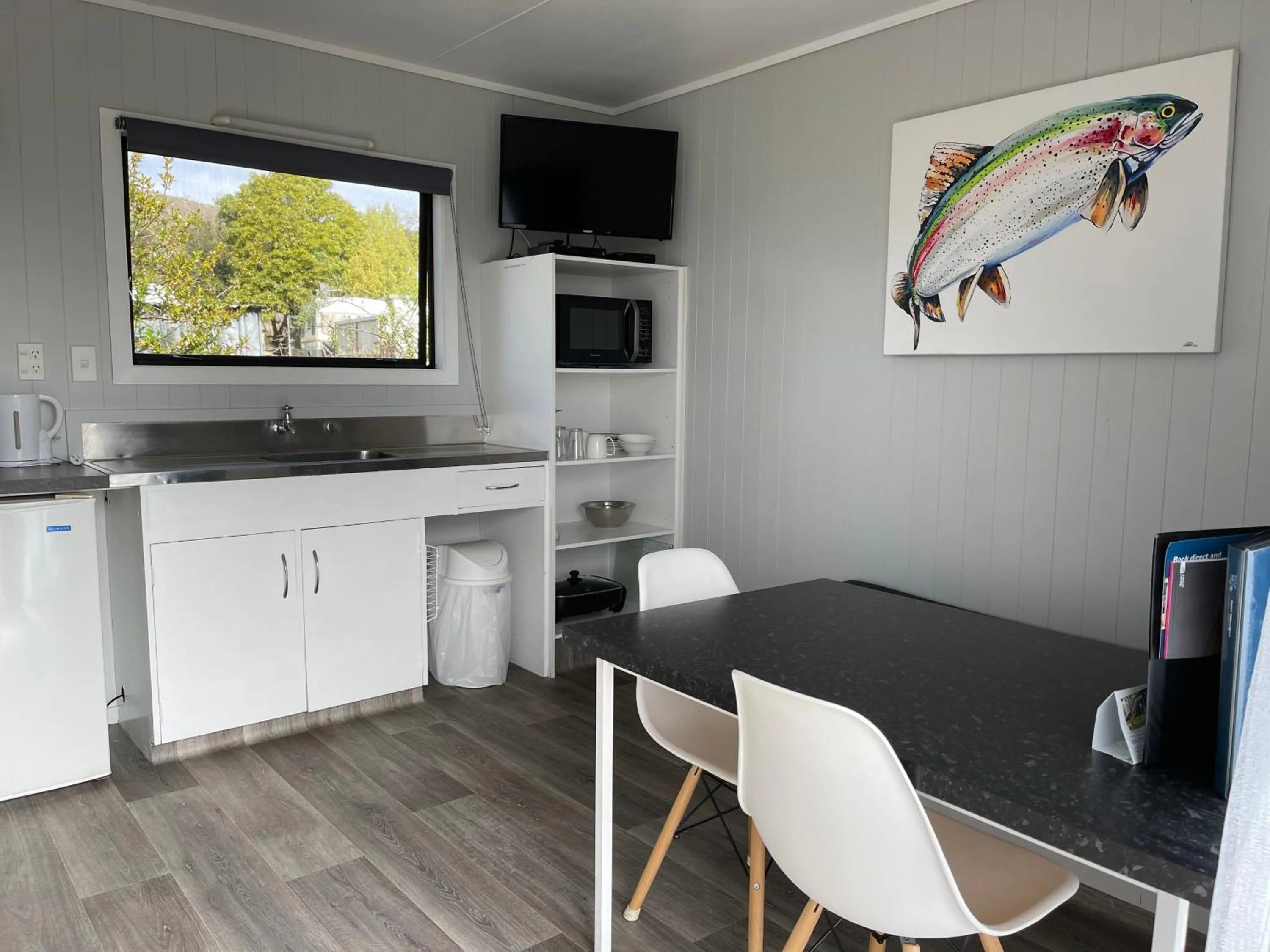 Kitchen or kitchenette in Motutere Bay TOP 10 Holiday Park