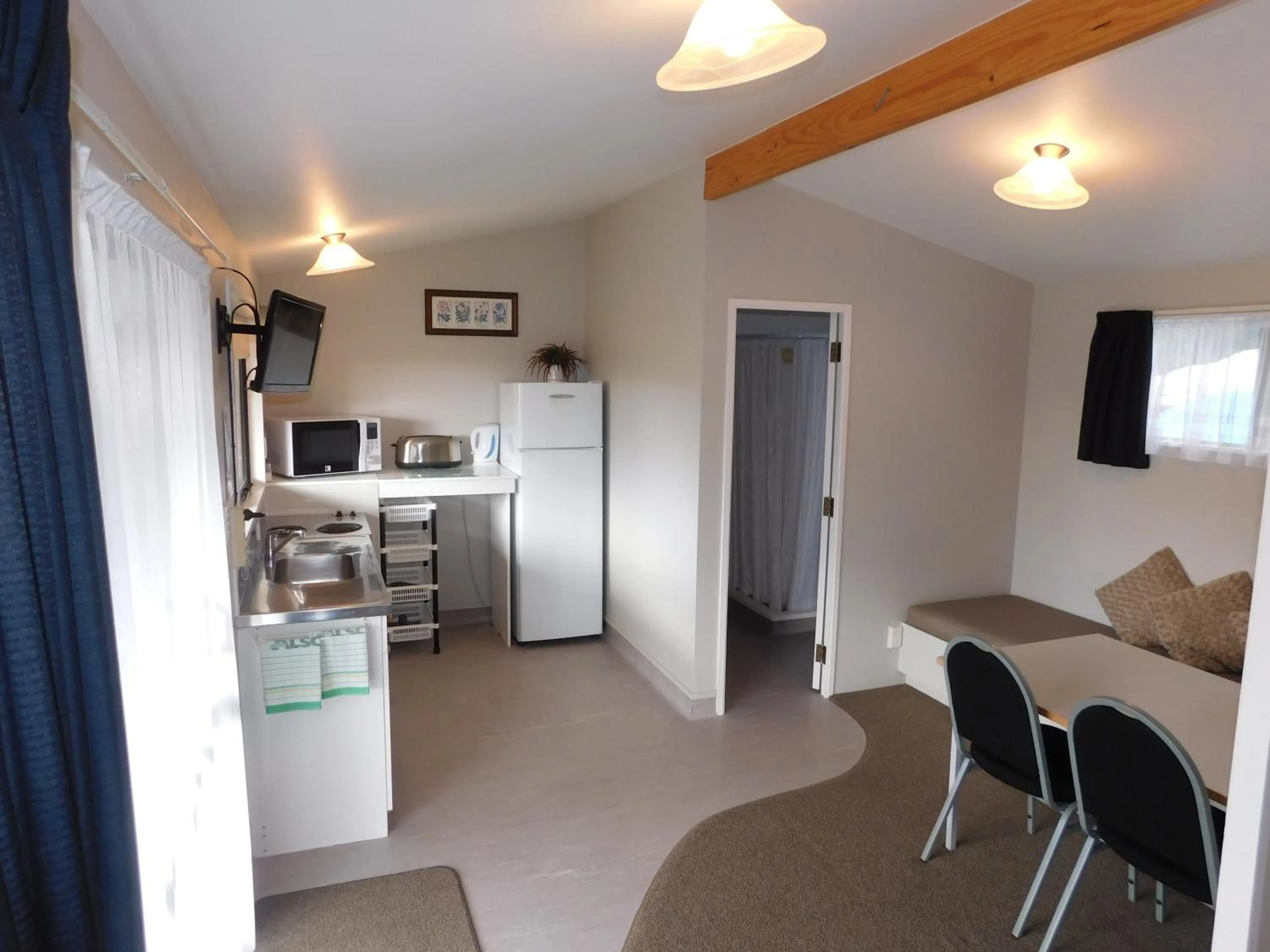 Kitchen or kitchenette in Motutere Bay TOP 10 Holiday Park