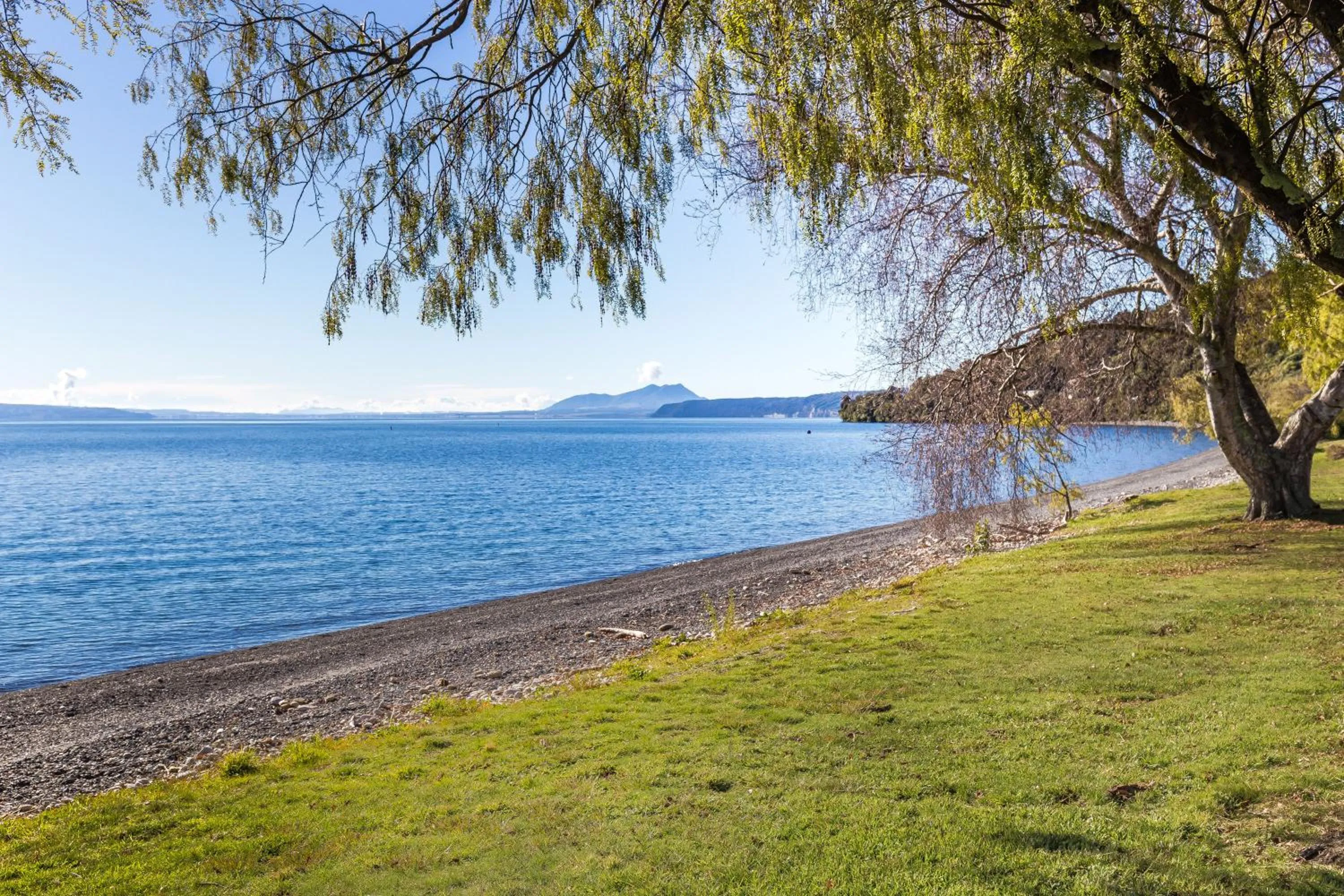 Lake view in Motutere Bay TOP 10 Holiday Park