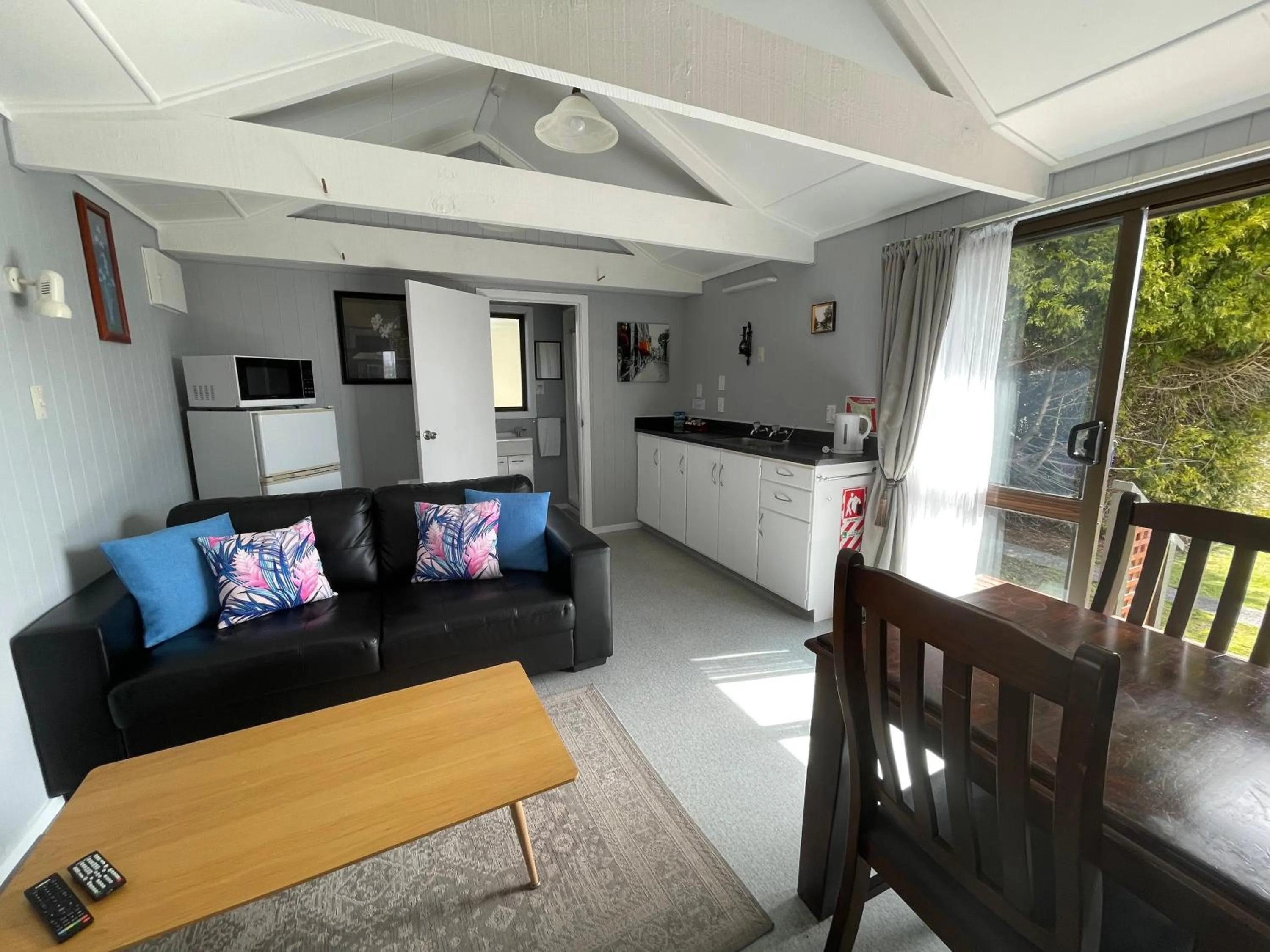 Living room in Motutere Bay TOP 10 Holiday Park