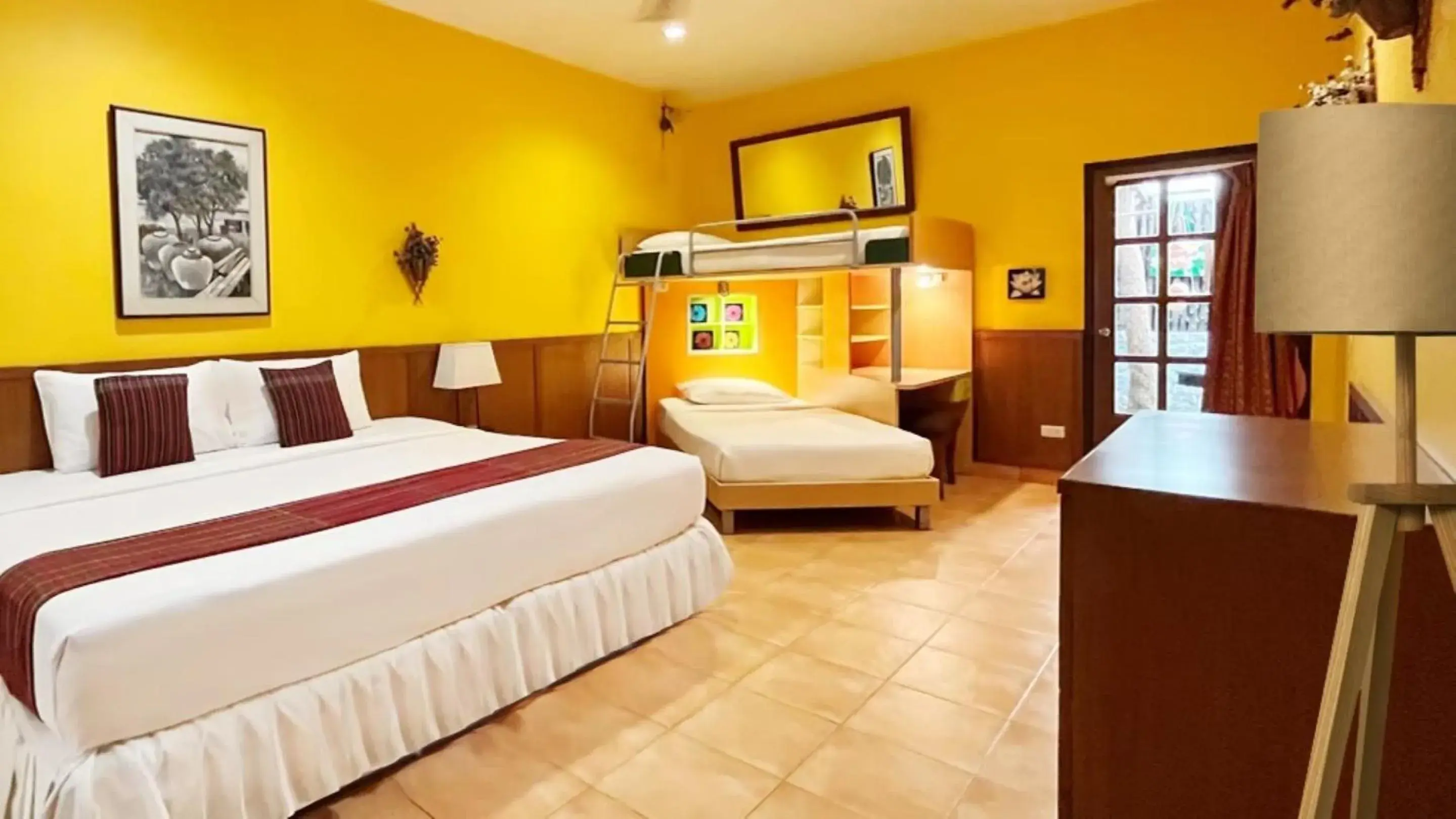 Big Bee Family Suite in Birds and Bees Resort Big Bee Family Suite in Birds and Bees Resort