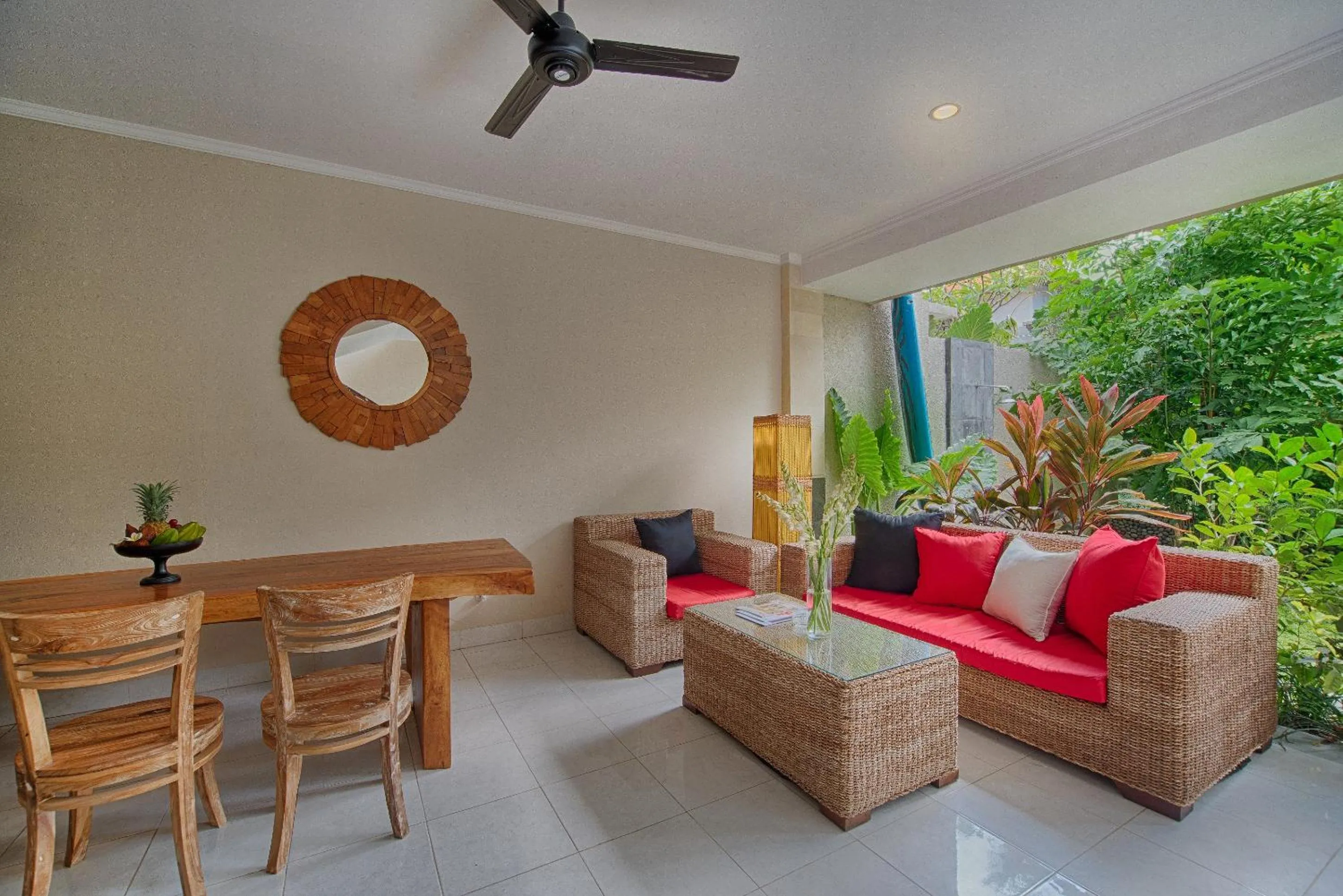 Restaurant/places to eat in Puri Canggu Villas & Rooms