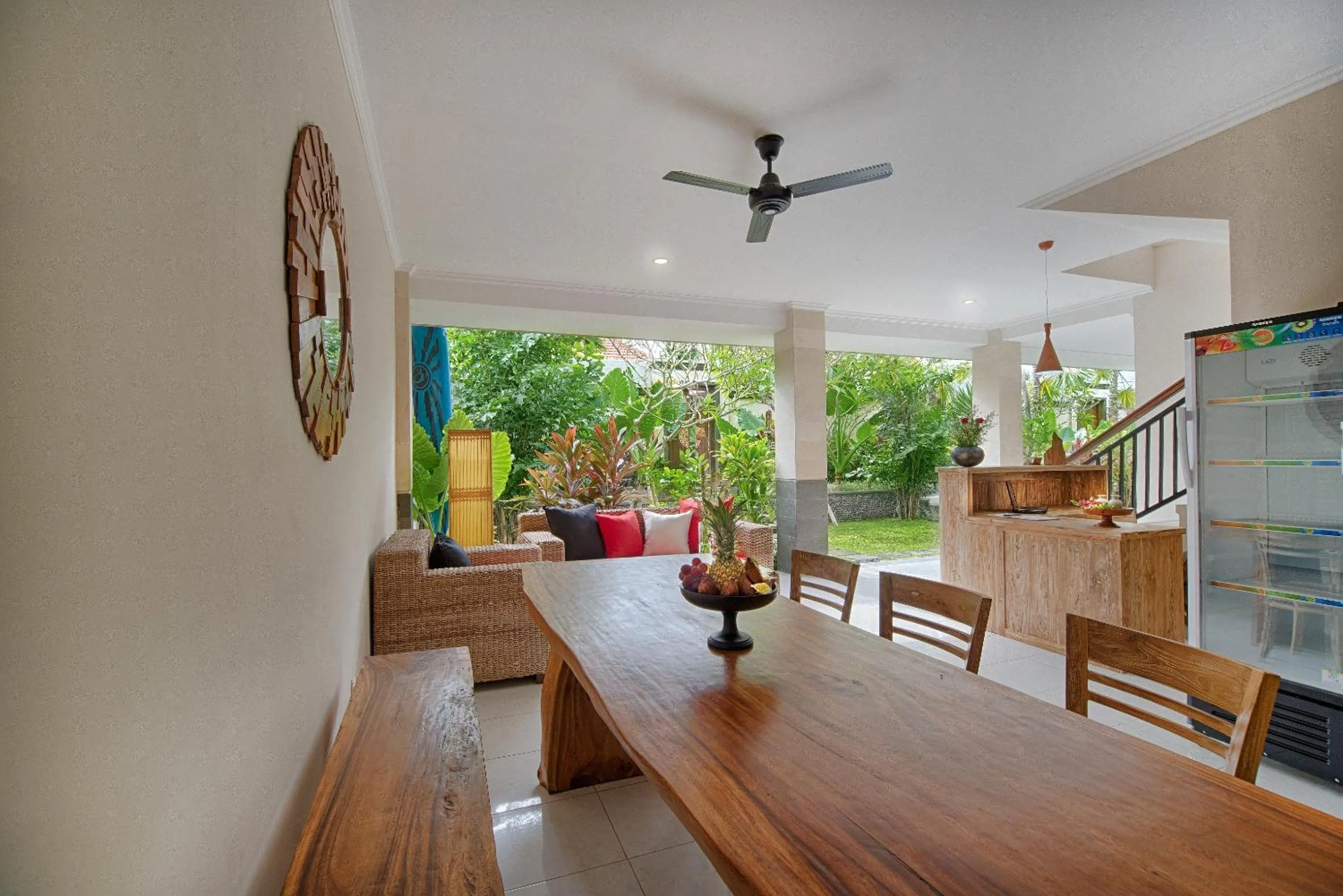 Restaurant/places to eat in Puri Canggu Villas & Rooms