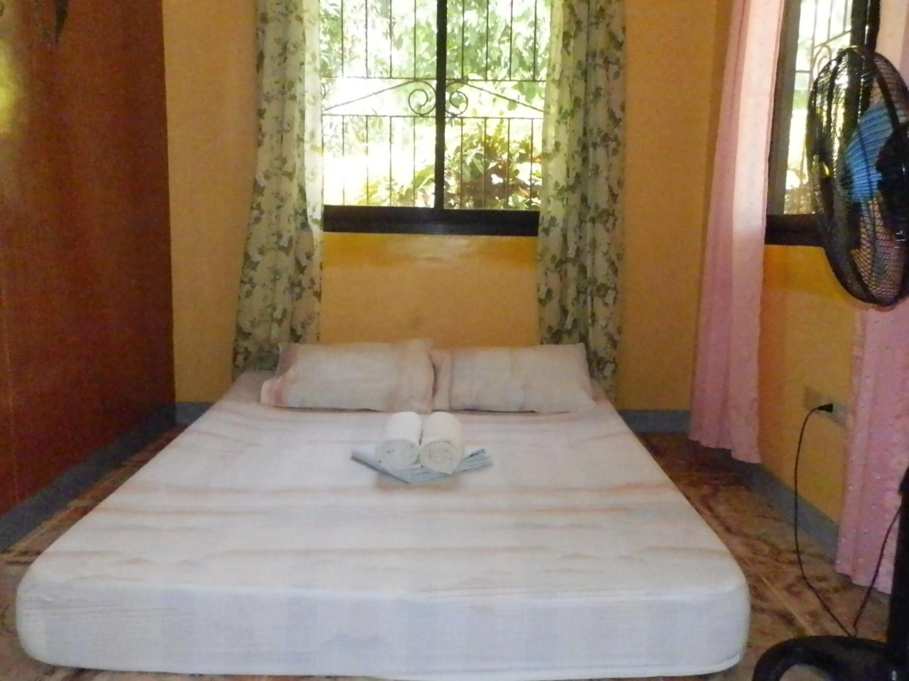 Living room, Bed in The Blue Pagong