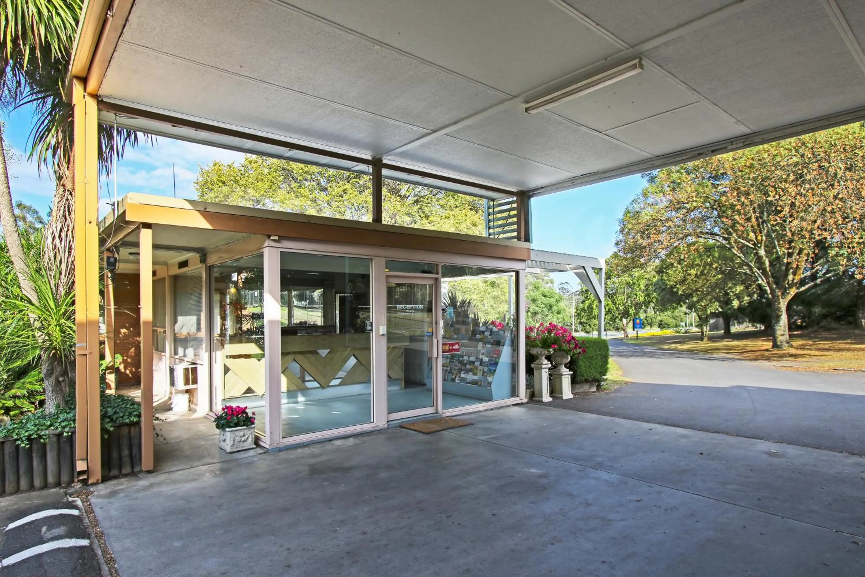 Facade/entrance in Moe Parklands Motel