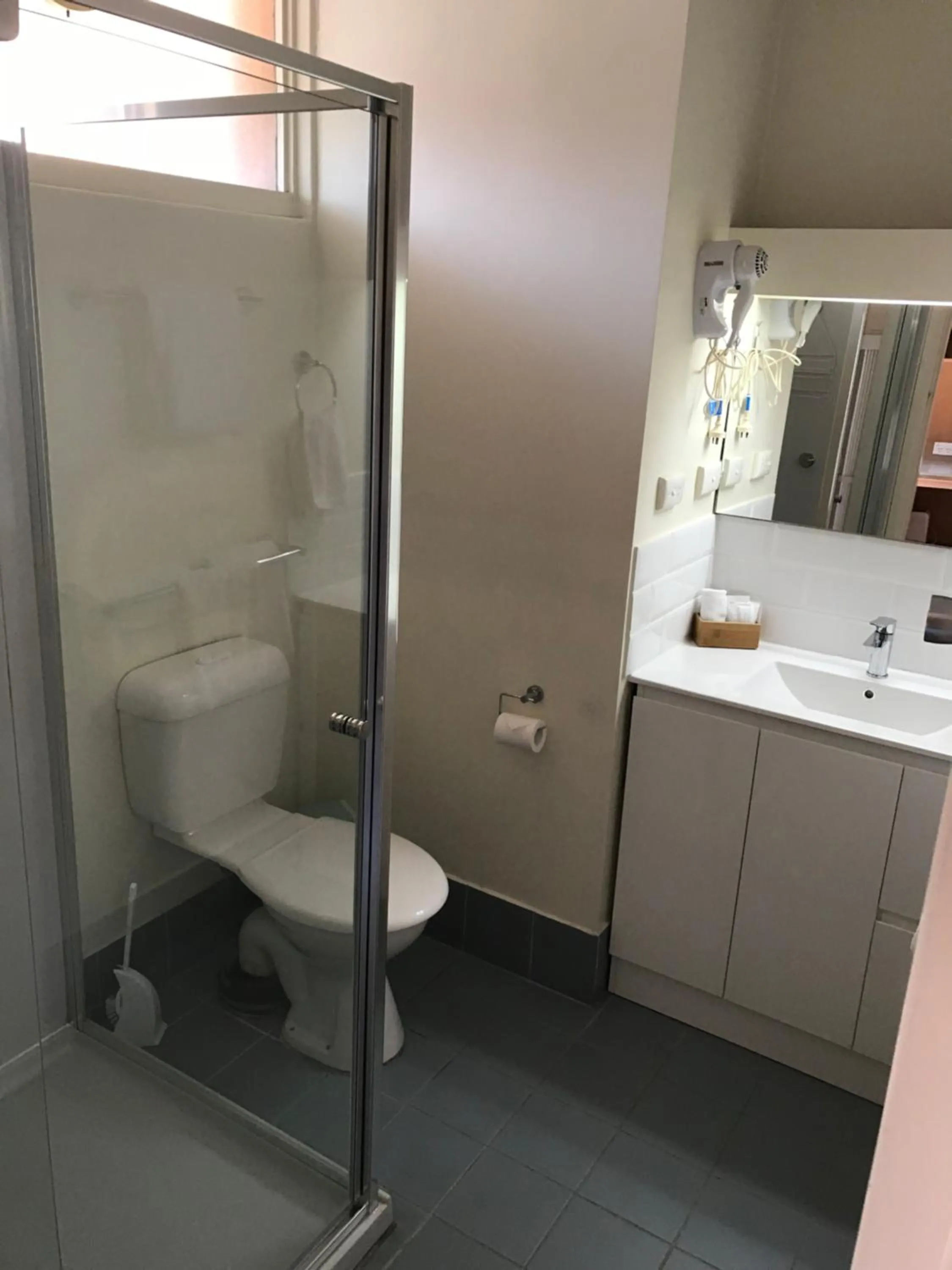 Toilet in Moe Parklands Motel