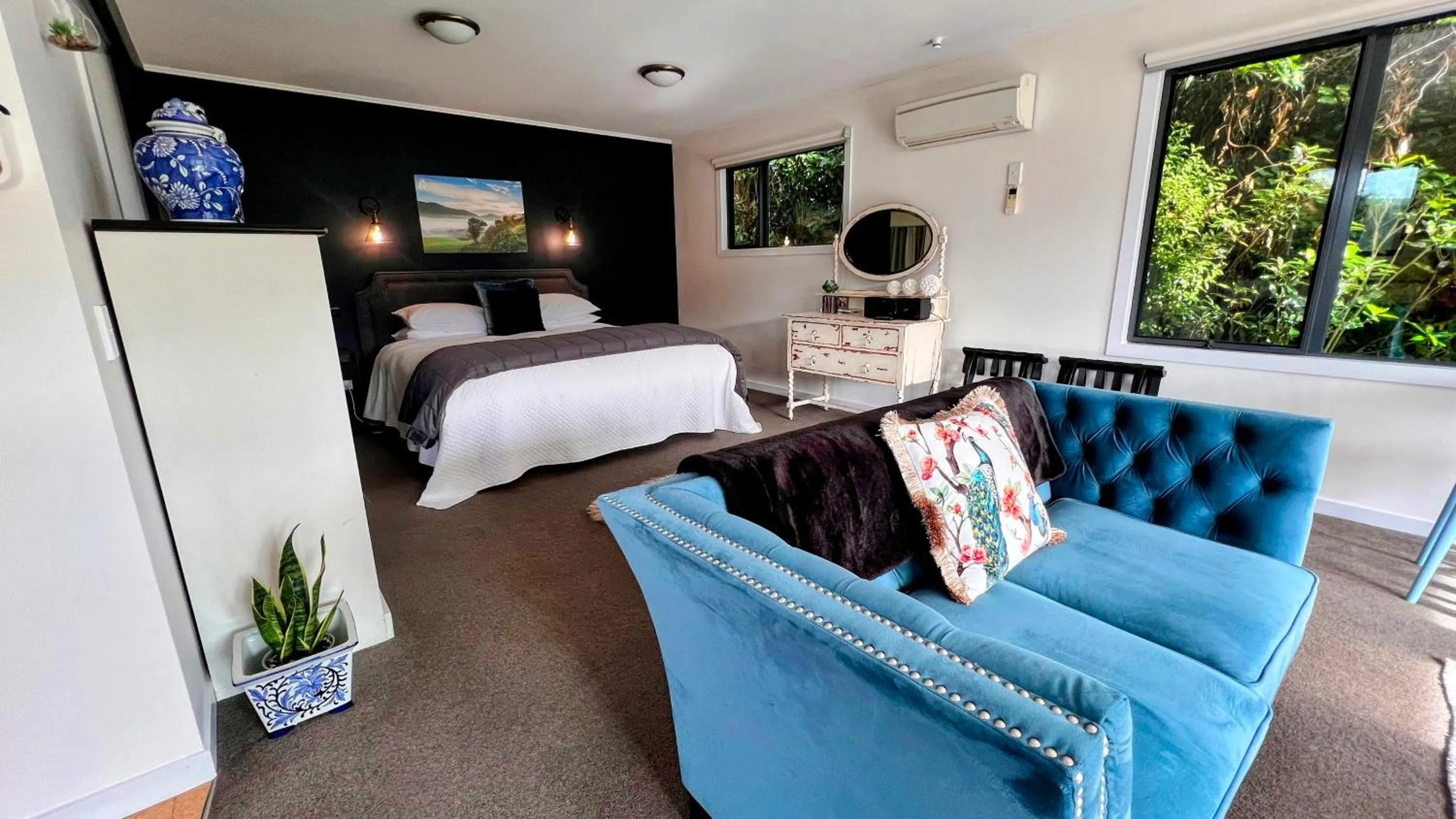 Mountain view, Bed in Mohua Park - Catlins Eco Accommodation