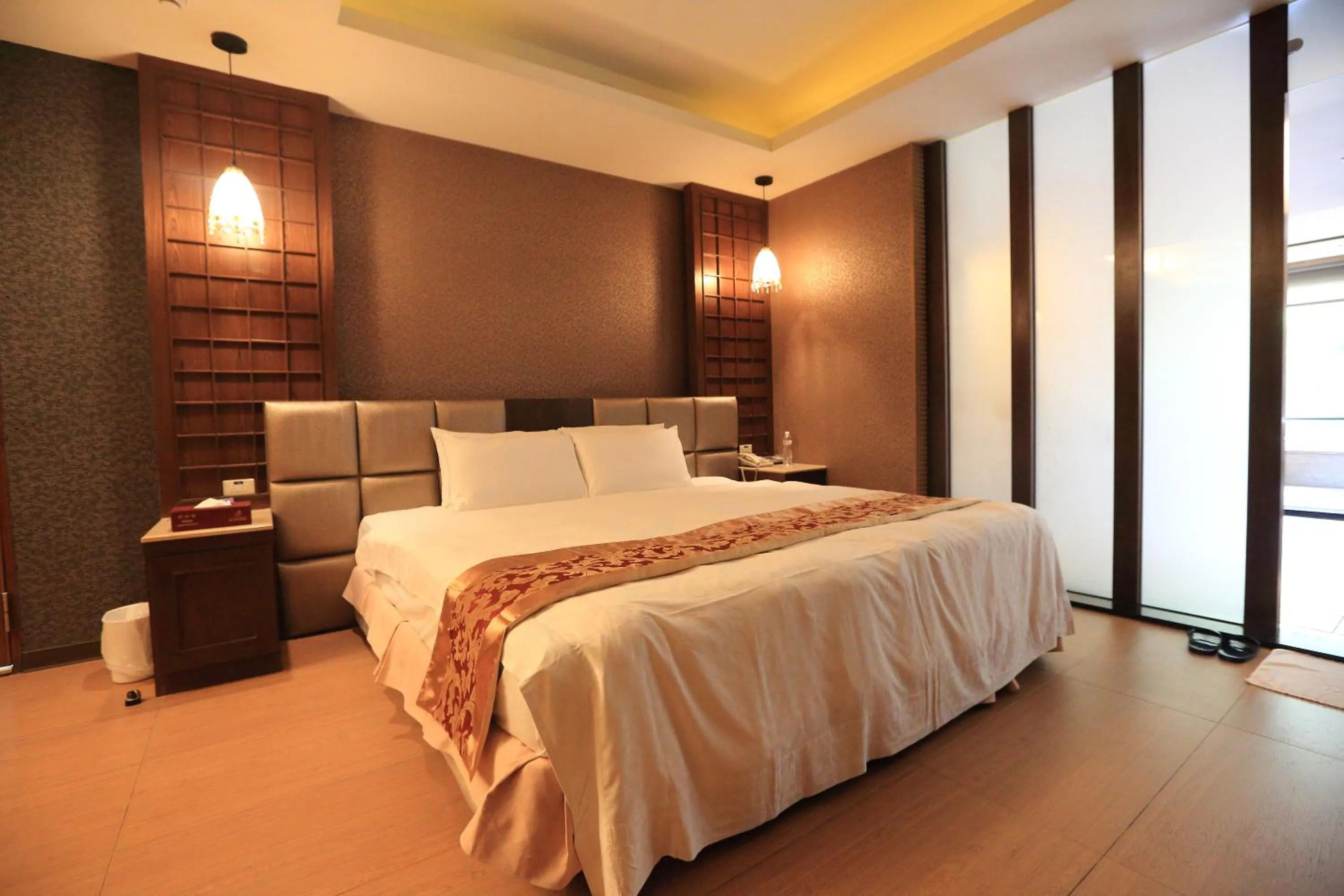 Bed in Moon Area Motel