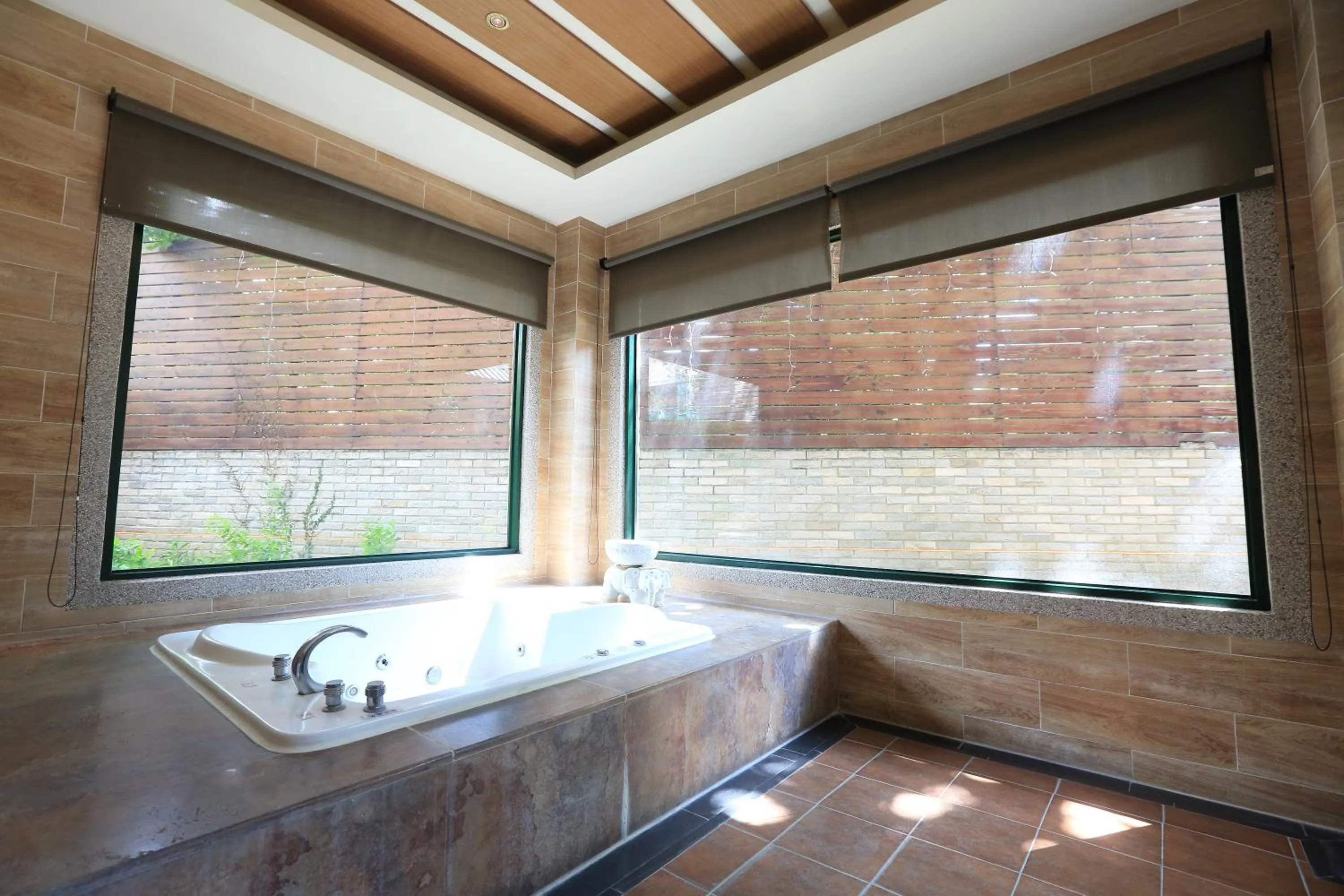 Bathroom in Moon Area Motel