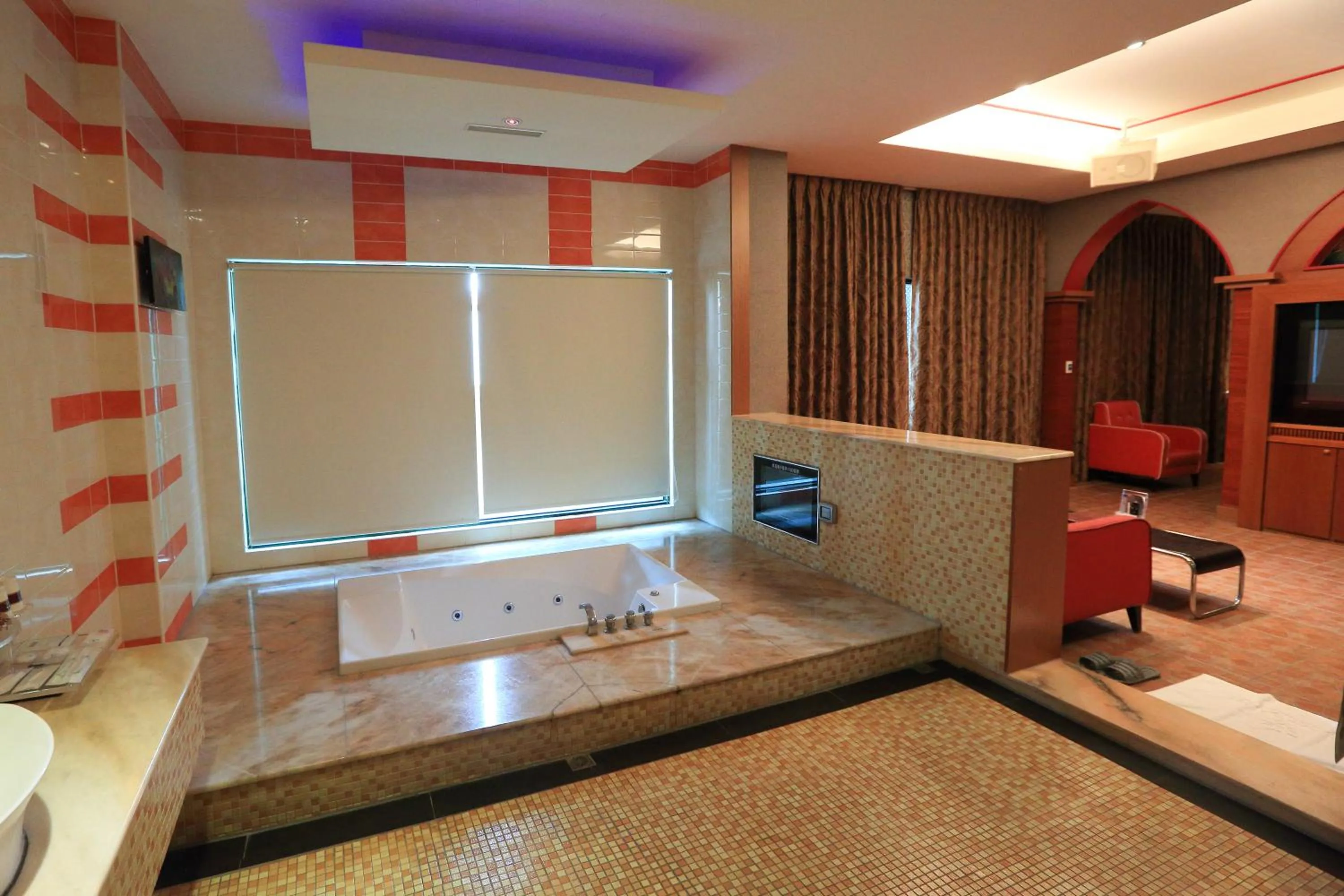 Communal lounge/ TV room in Moon Area Motel