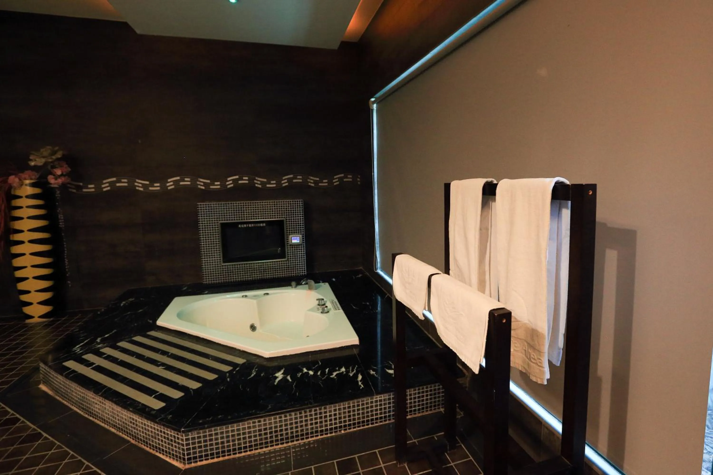 Hot Tub in Moon Area Motel