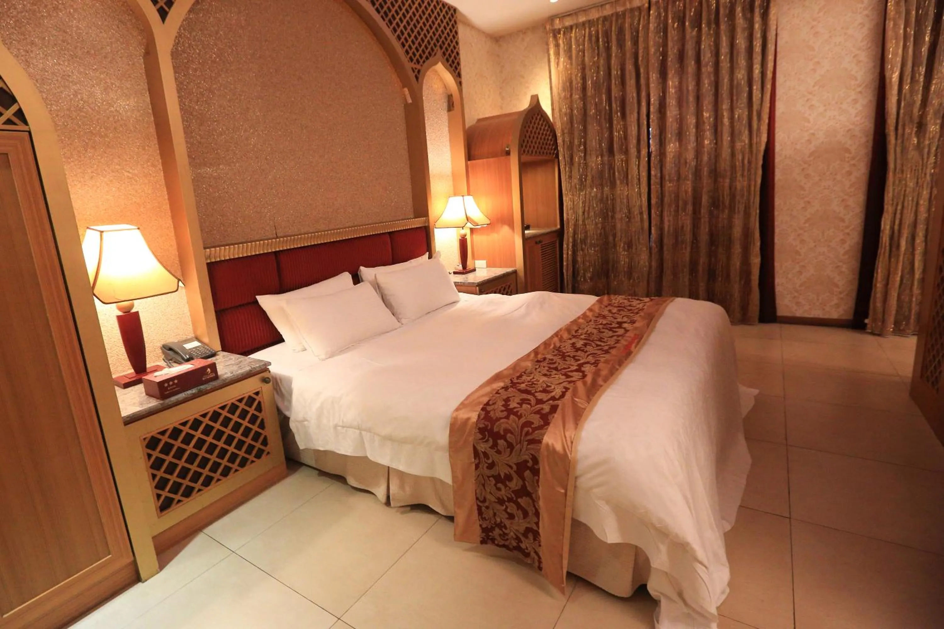 Bed in Moon Area Motel