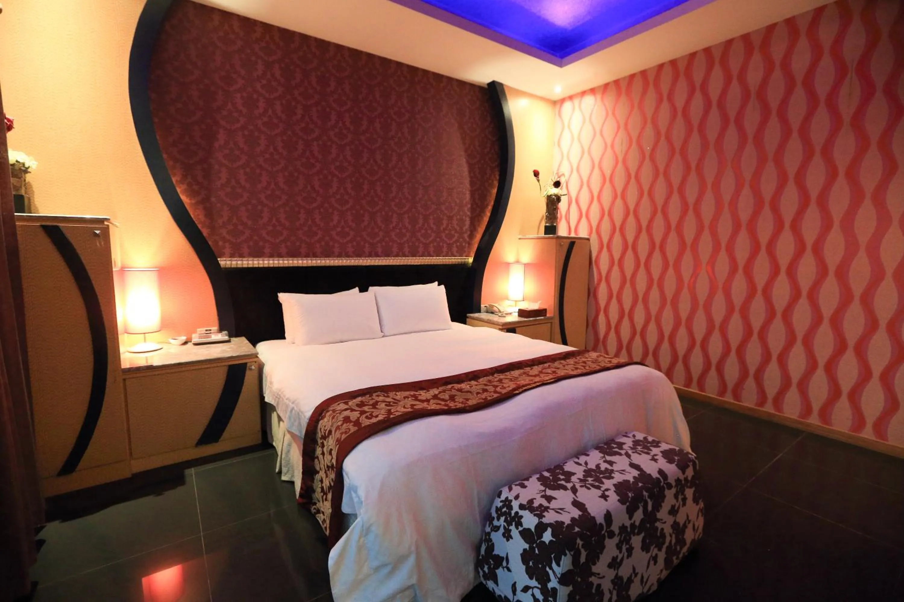 Bed in Moon Area Motel