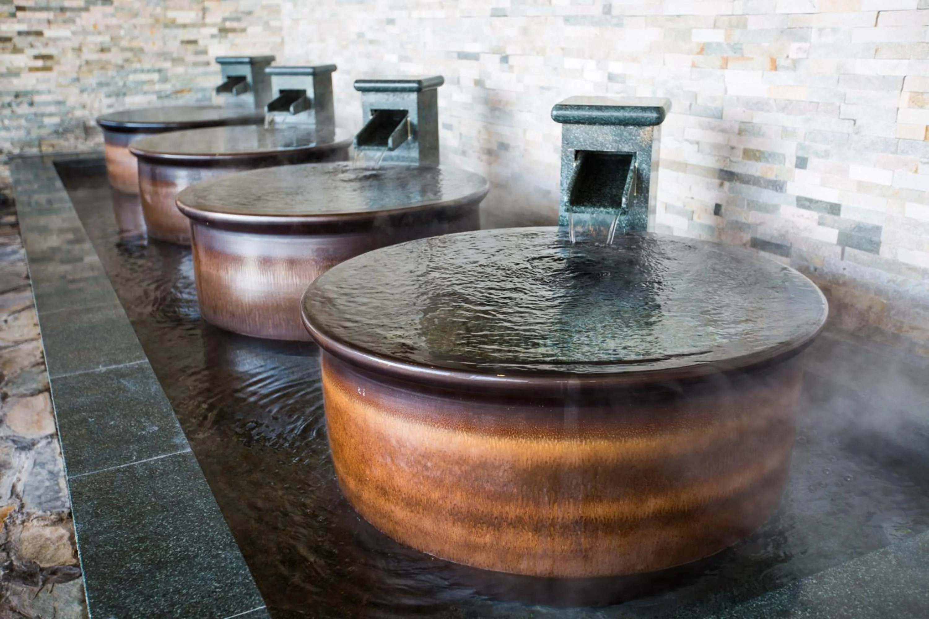 Hot Spring Bath in Qingdao Mangrove Tree Resort World - Red Coral Hotel