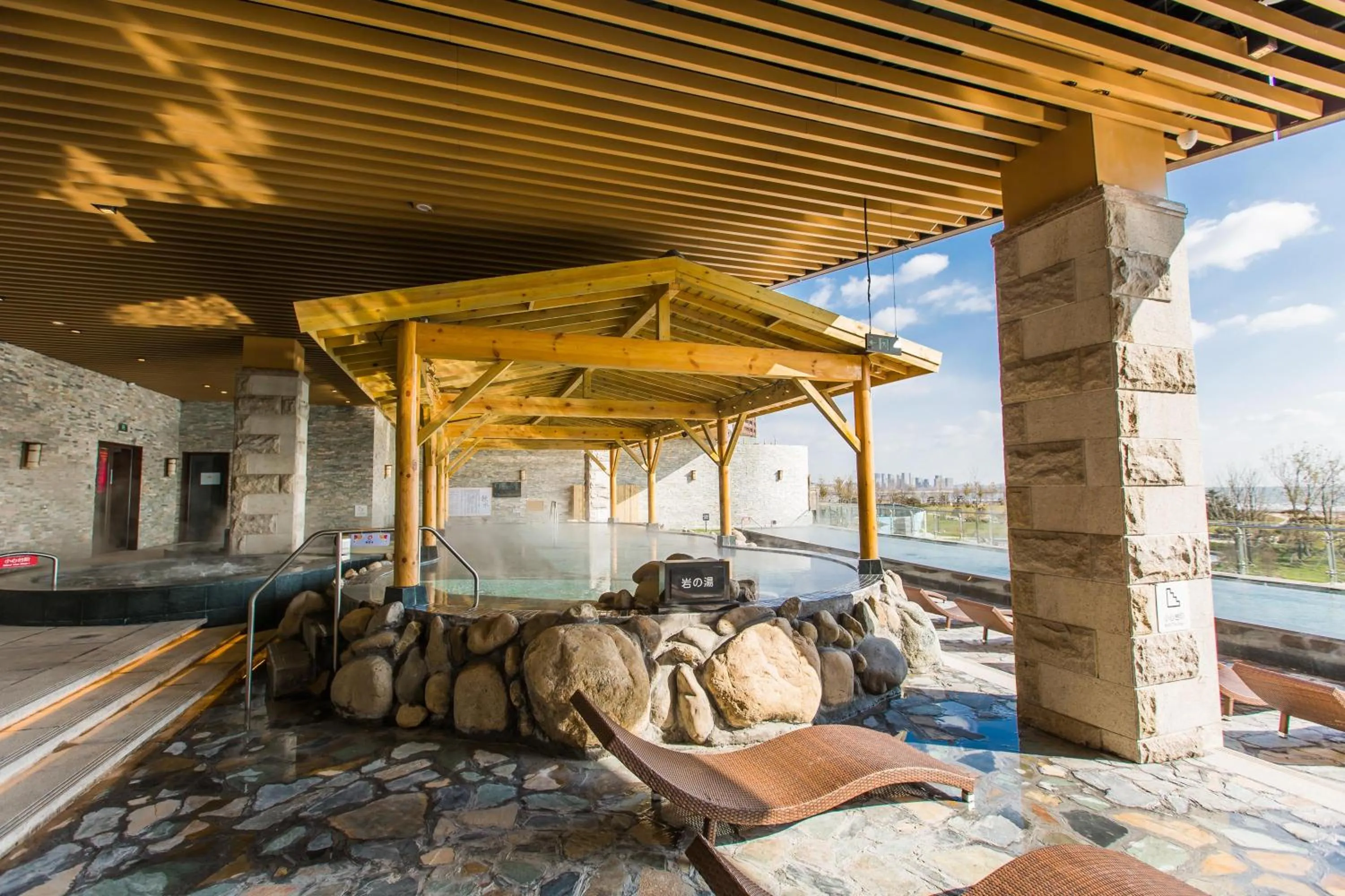 Hot Spring Bath in Qingdao Mangrove Tree Resort World - Red Coral Hotel
