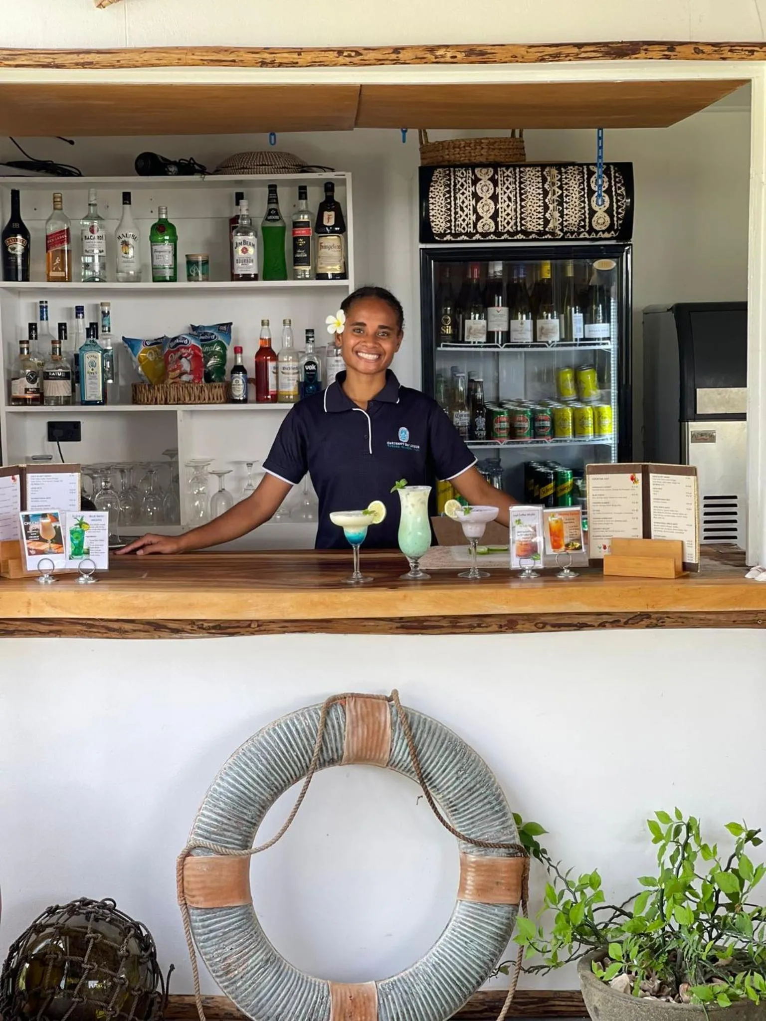 Lounge or bar in Oarsman's Bay Lodge