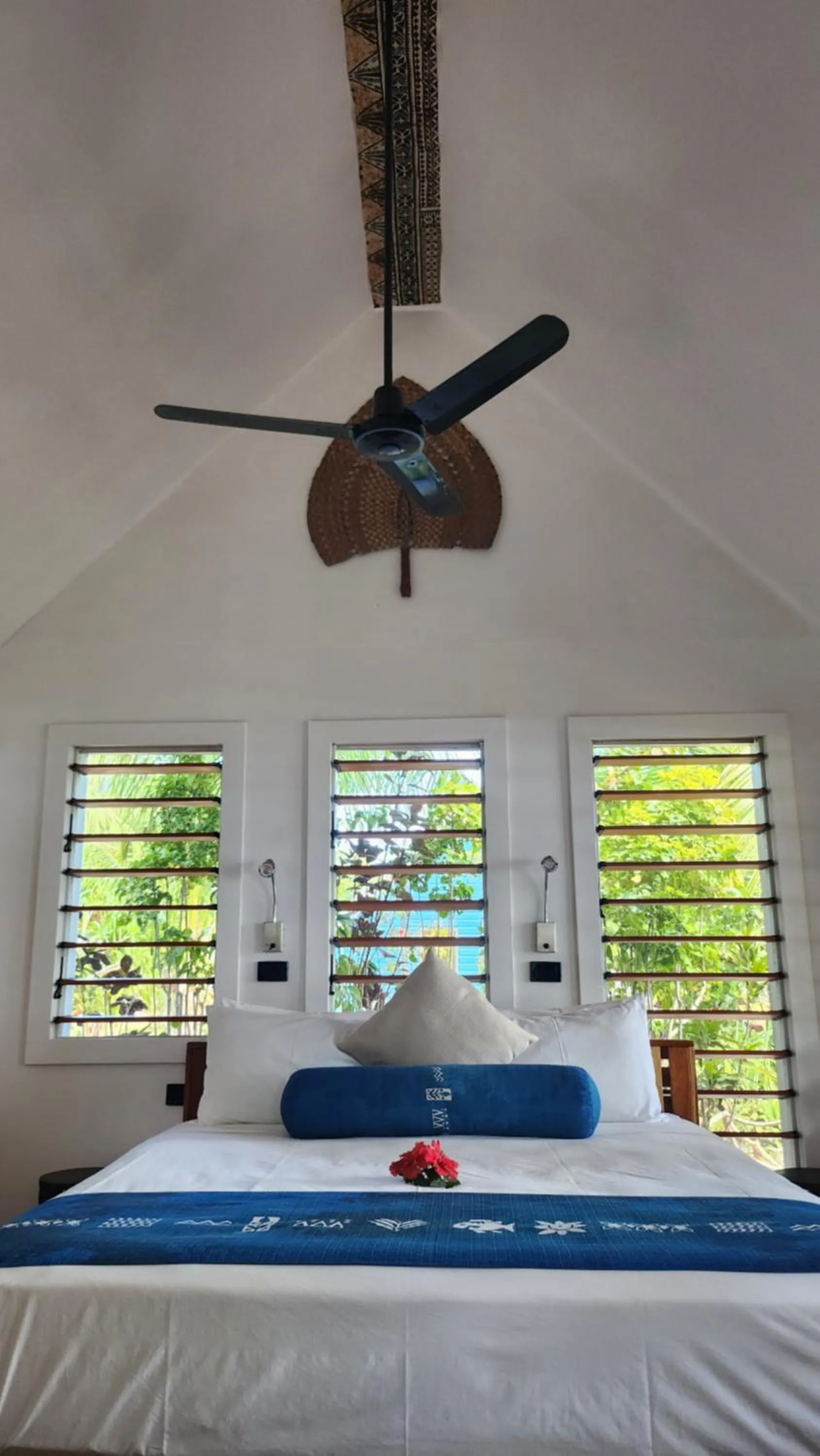Bed in Oarsman's Bay Lodge