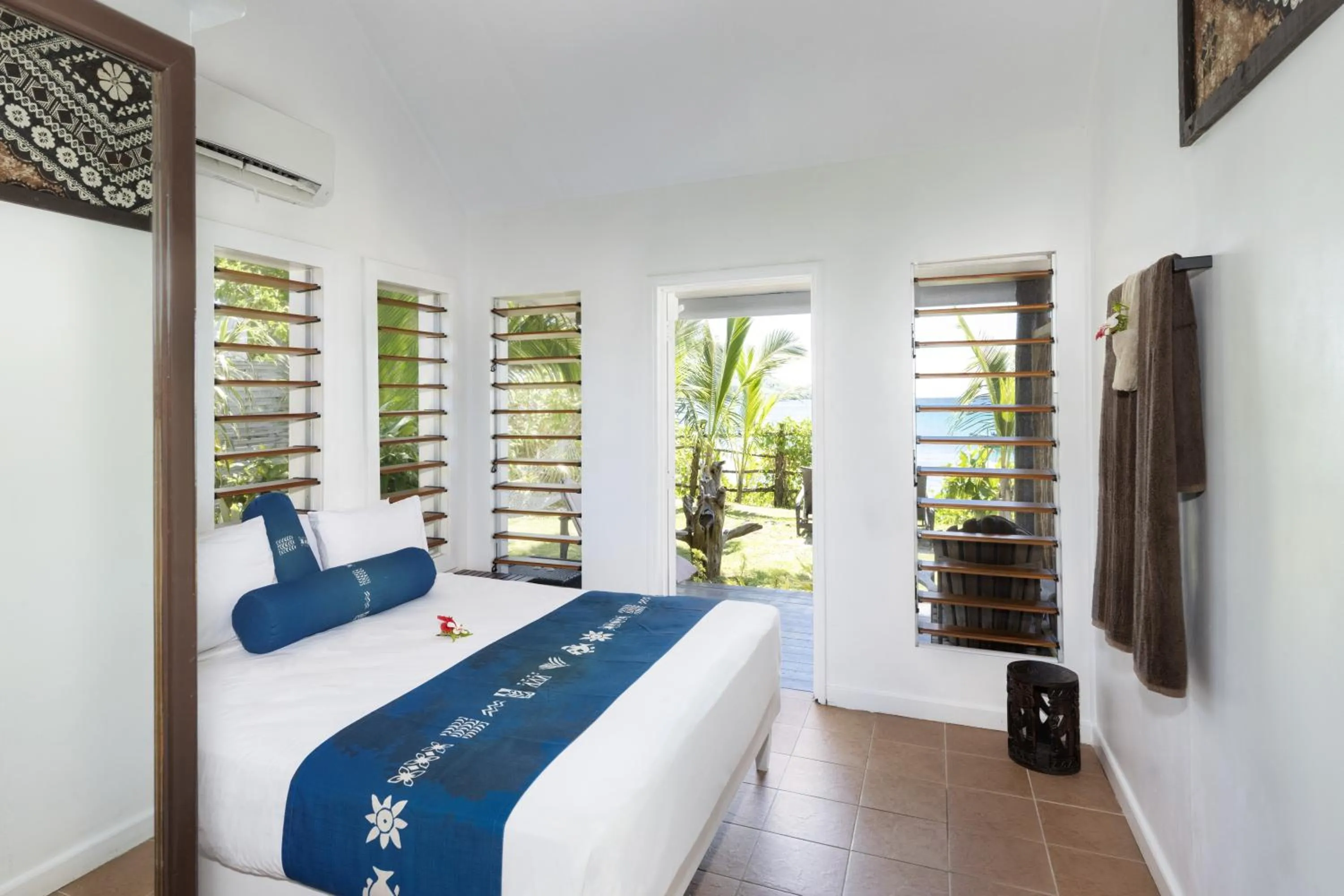 Bed in Oarsman's Bay Lodge