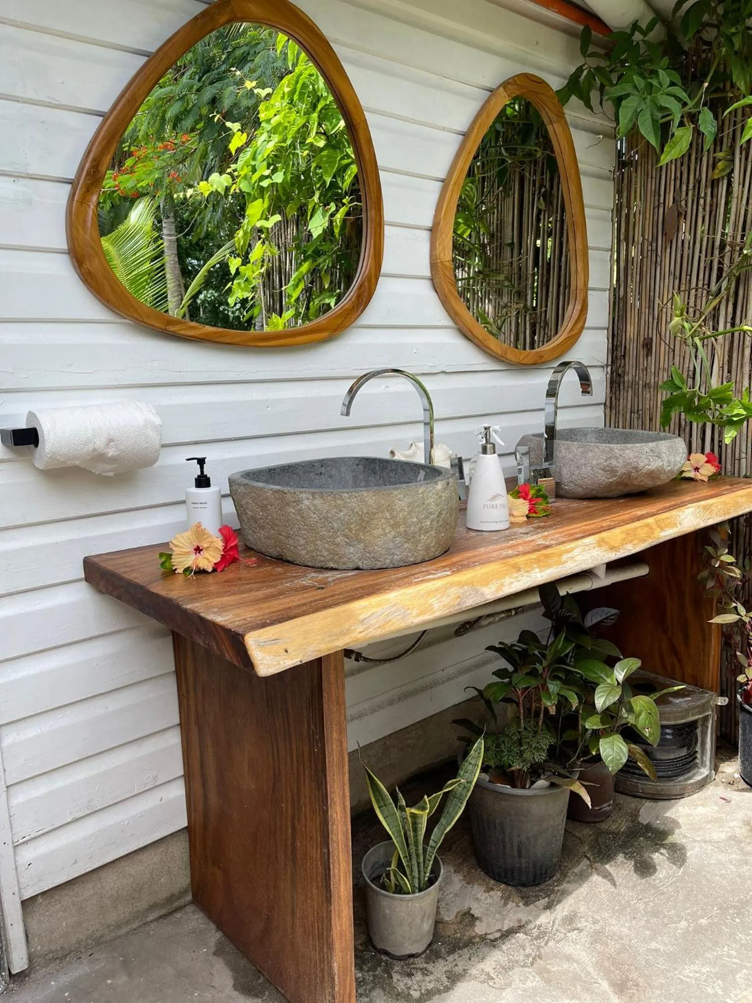 Toilet in Oarsman's Bay Lodge