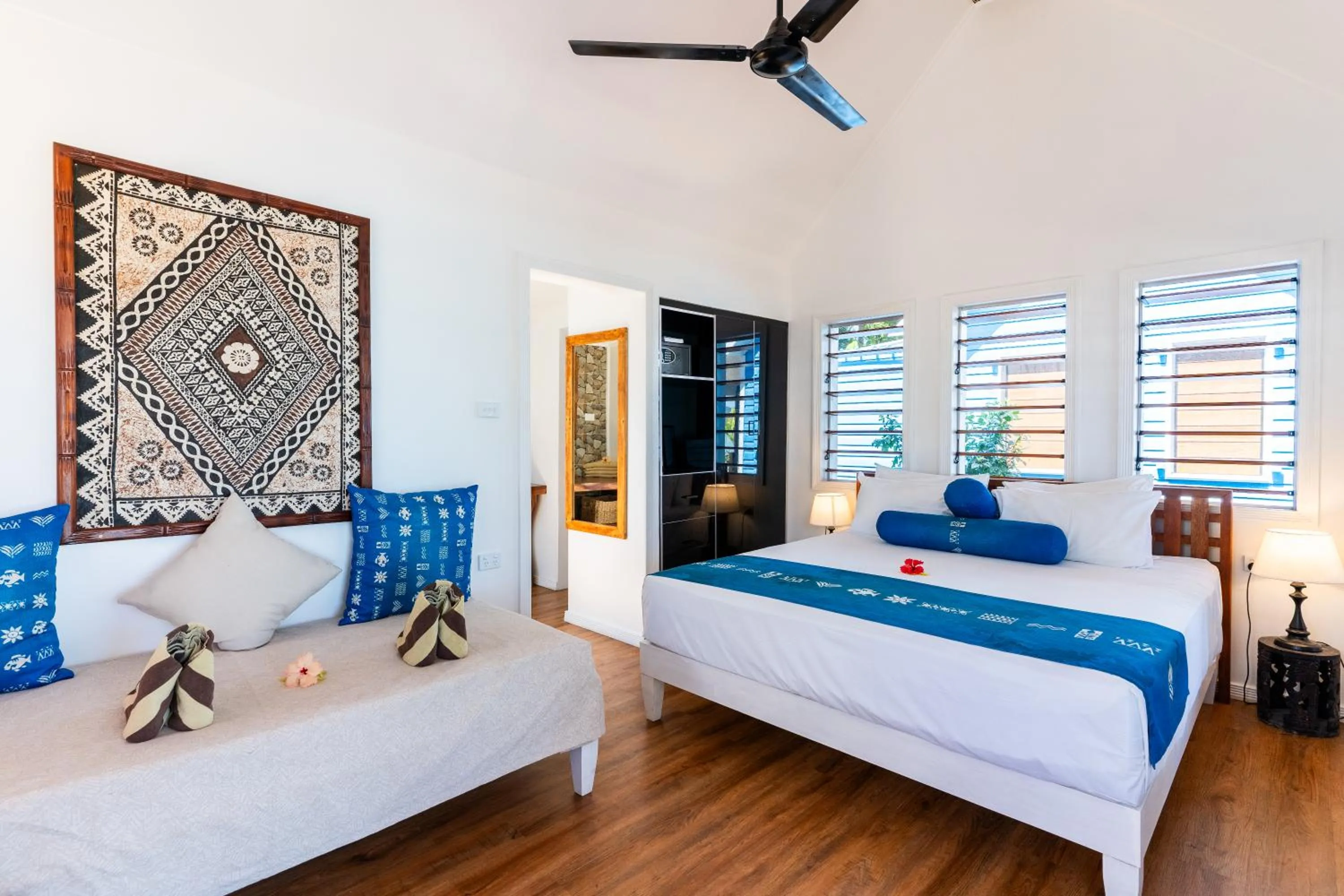 View (from property/room), Bed in Oarsman's Bay Lodge