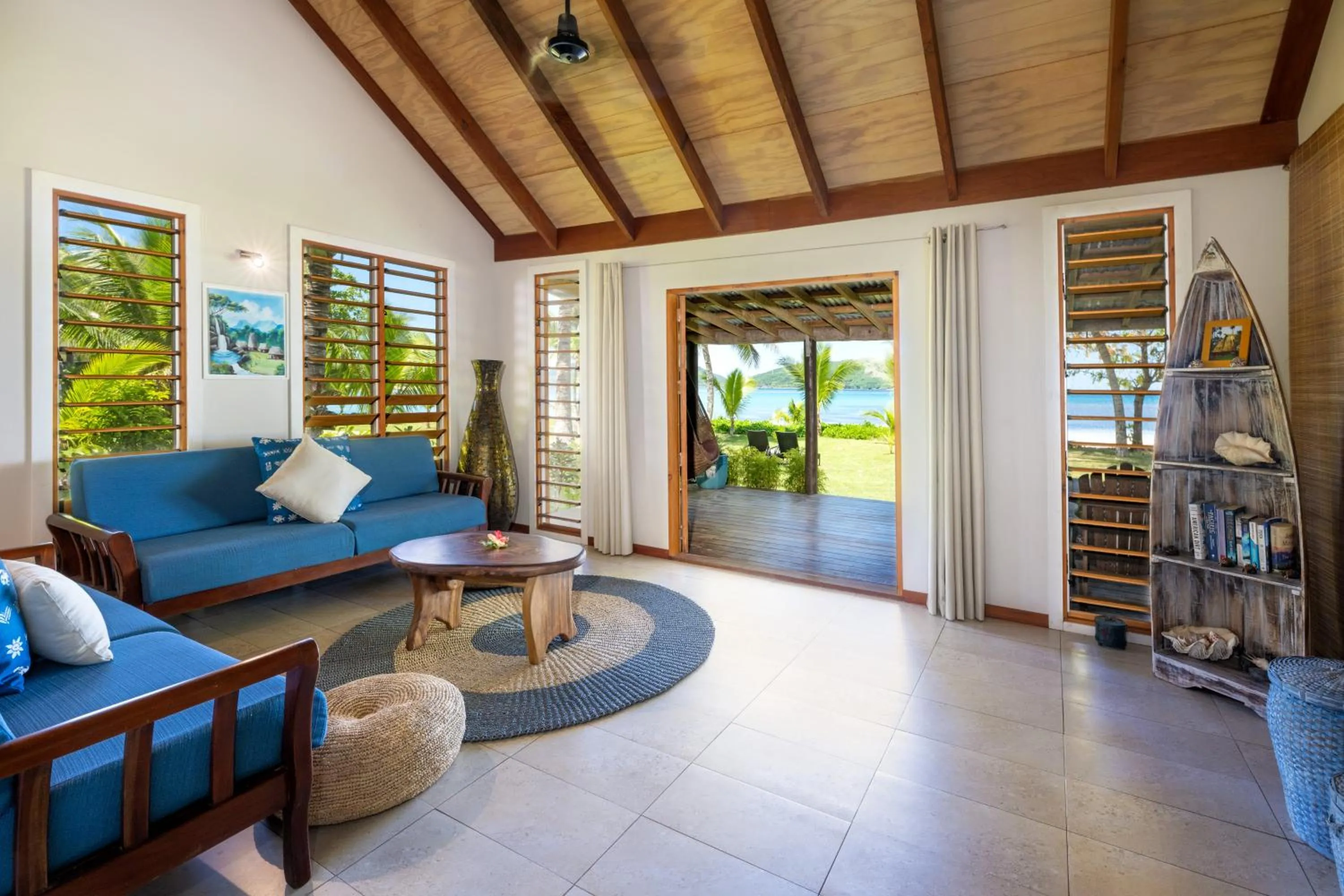 Living room in Oarsman's Bay Lodge