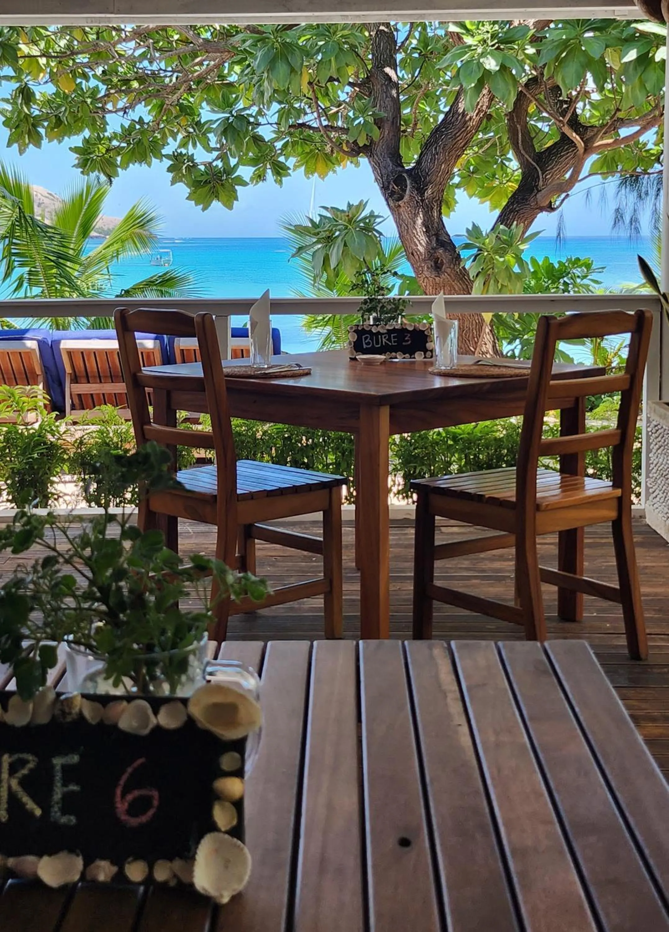 Restaurant/places to eat in Oarsman's Bay Lodge