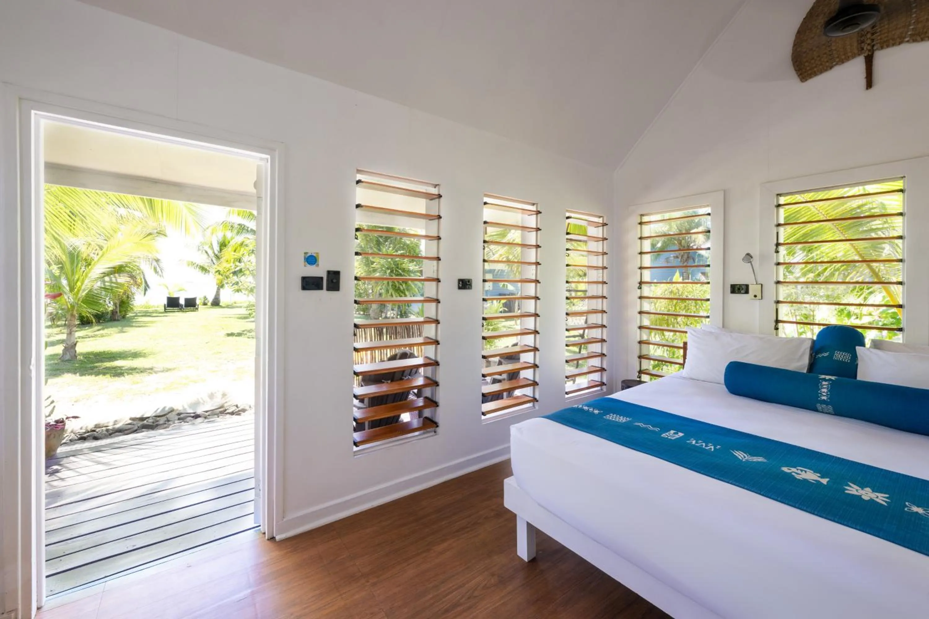 Bed in Oarsman's Bay Lodge