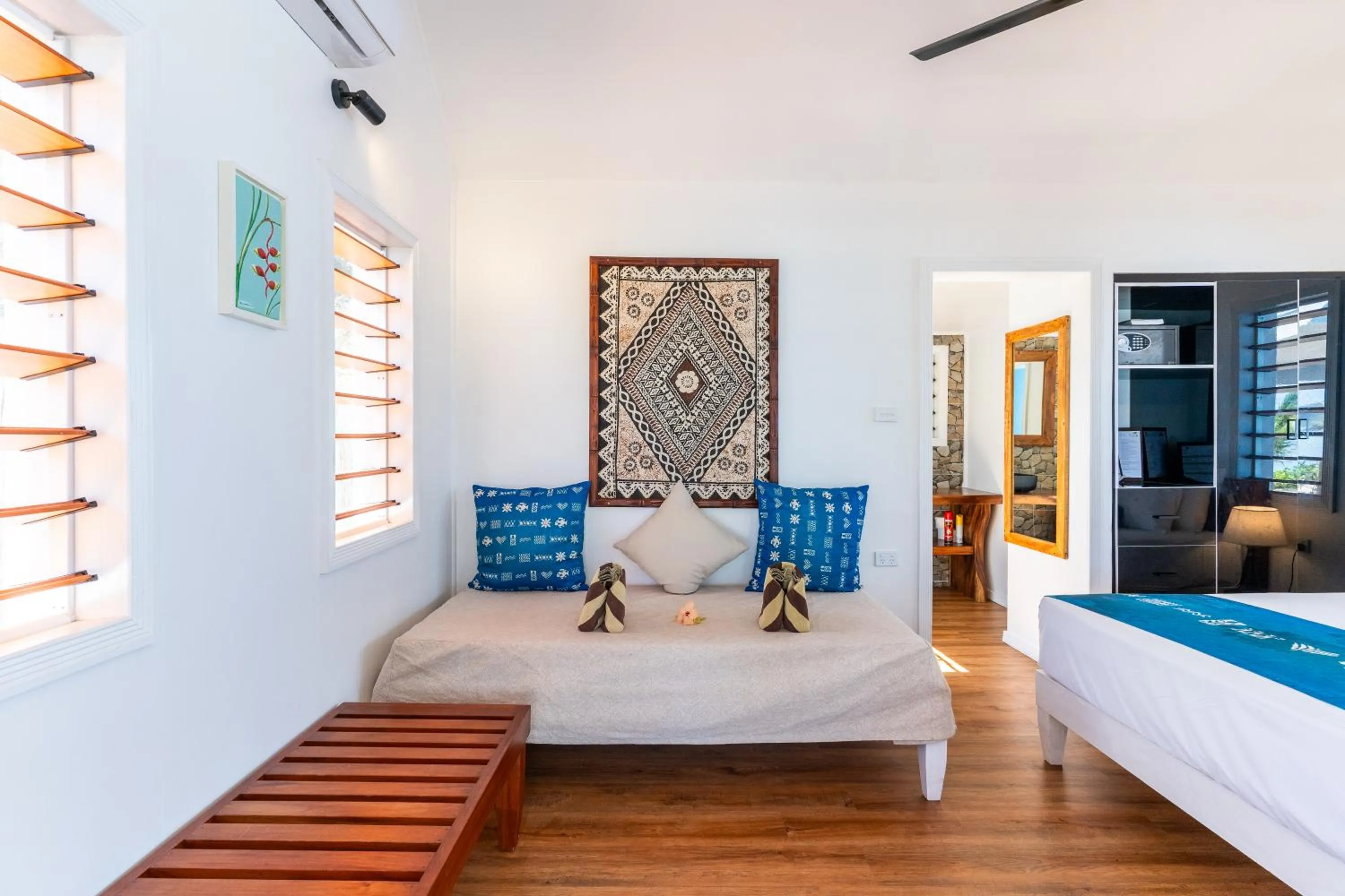 furniture, Bed in Oarsman's Bay Lodge