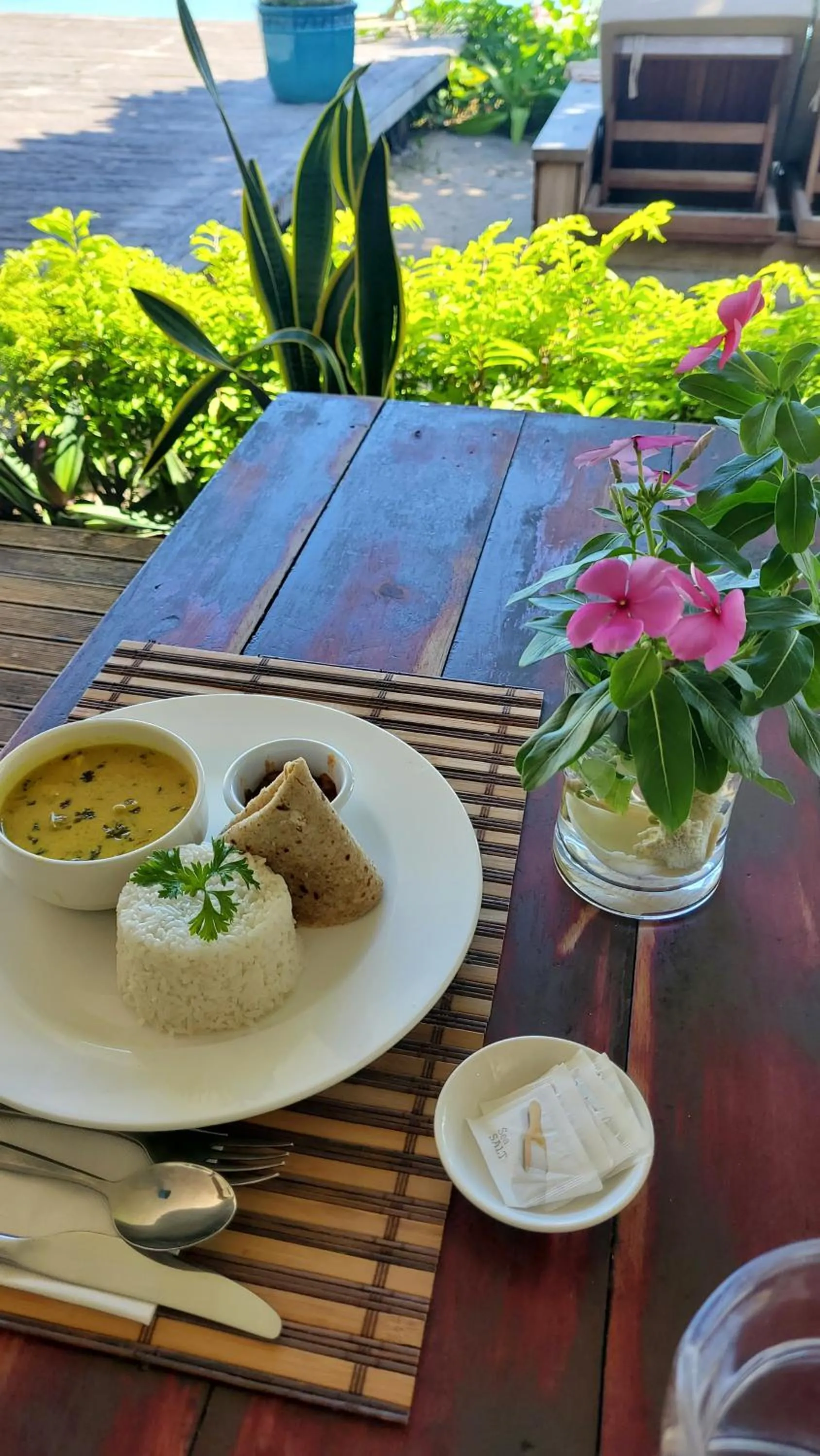 Restaurant/places to eat in Oarsman's Bay Lodge