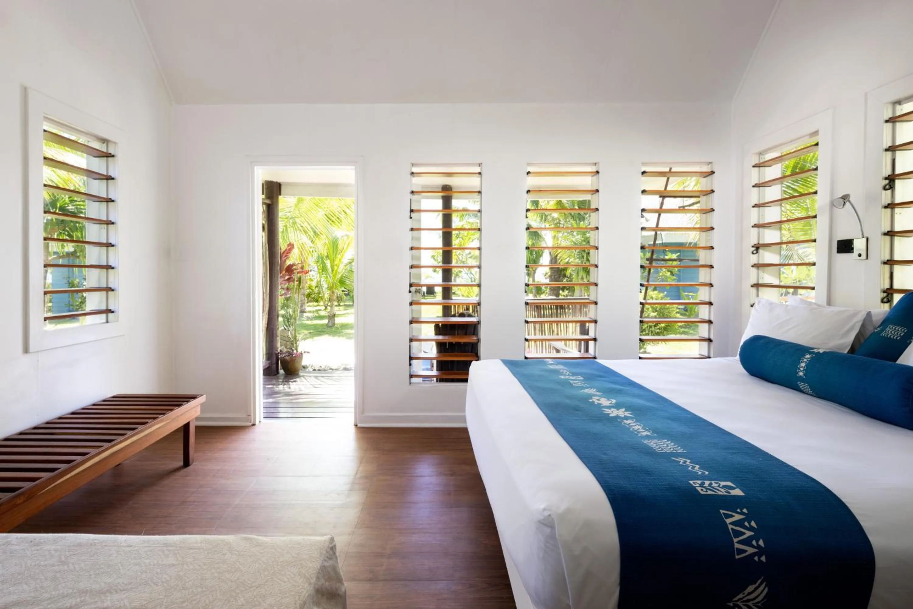 Garden, Bed in Oarsman's Bay Lodge