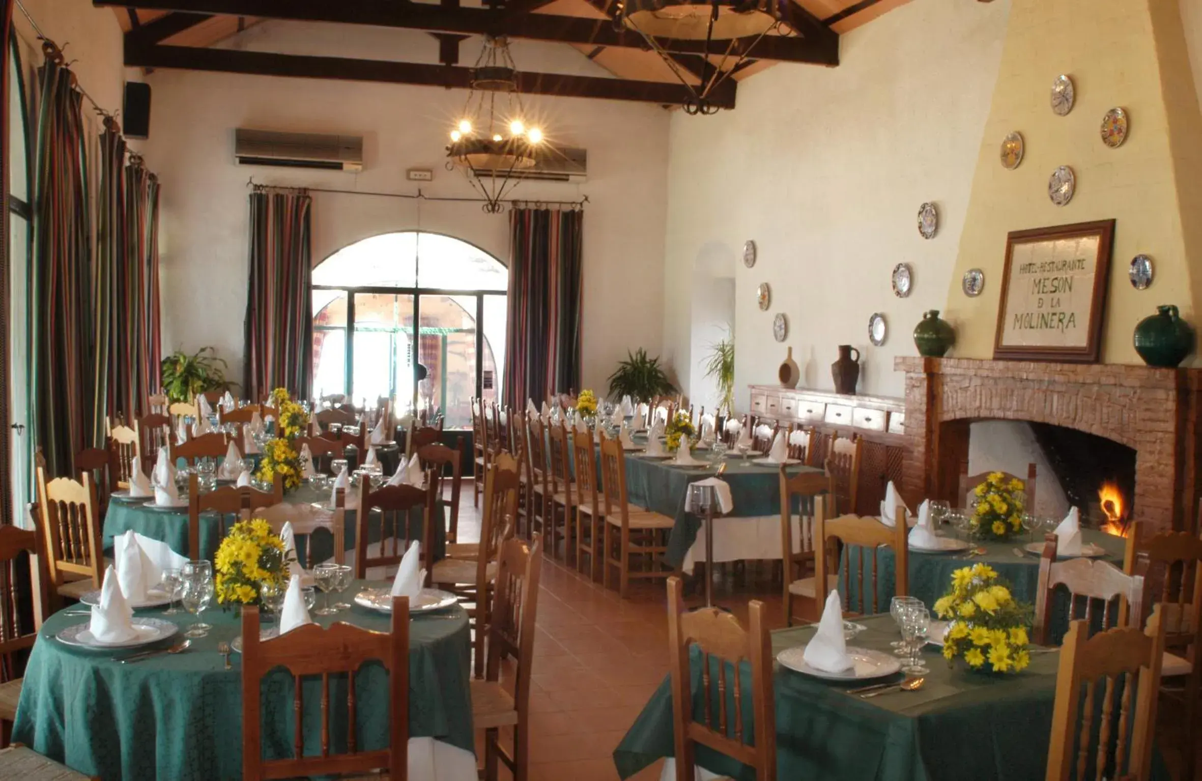 Restaurant/places to eat in Mesón de la Molinera Restaurant/places to eat in Mesón de la Molinera