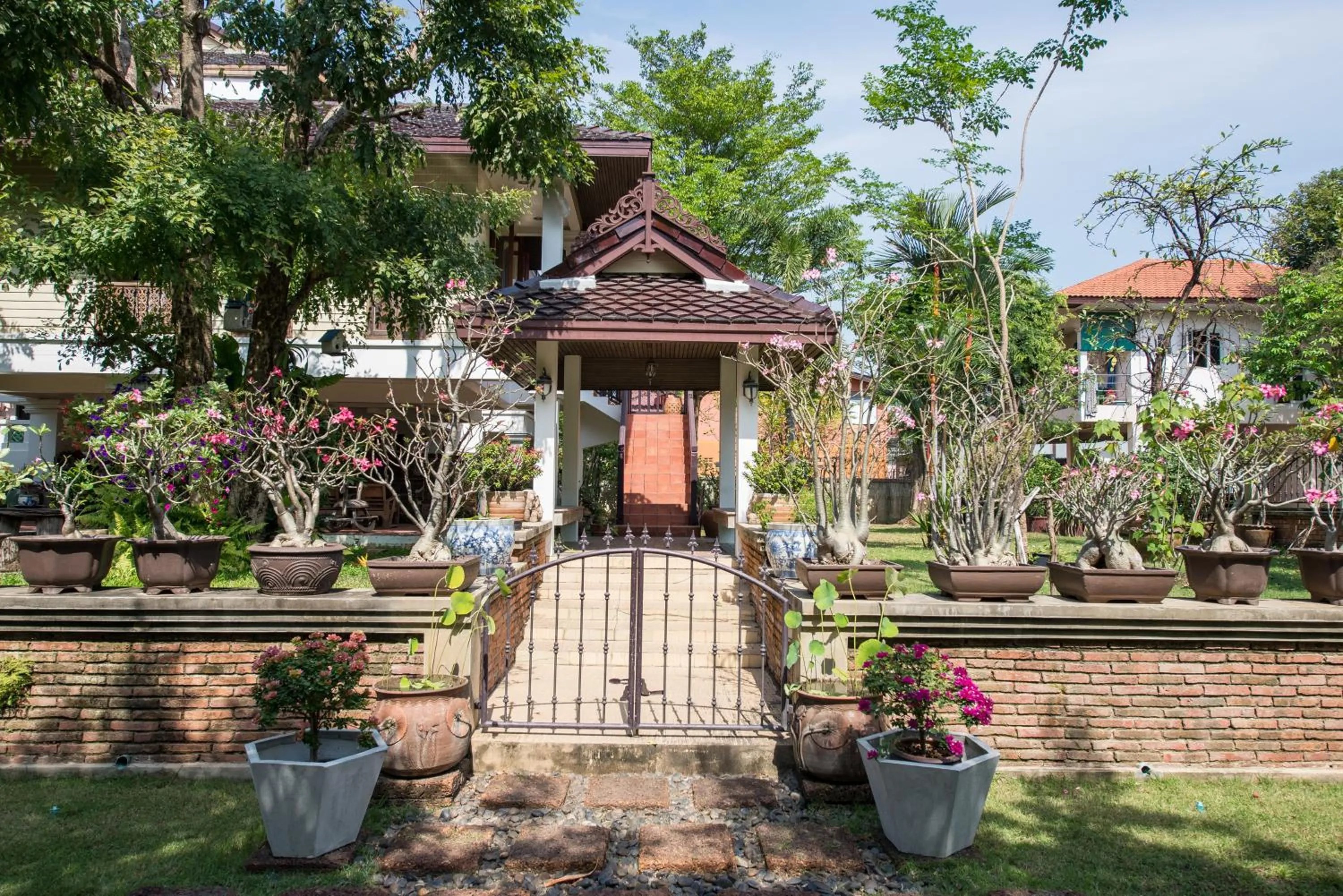 Facade/entrance in Phuttal Residence