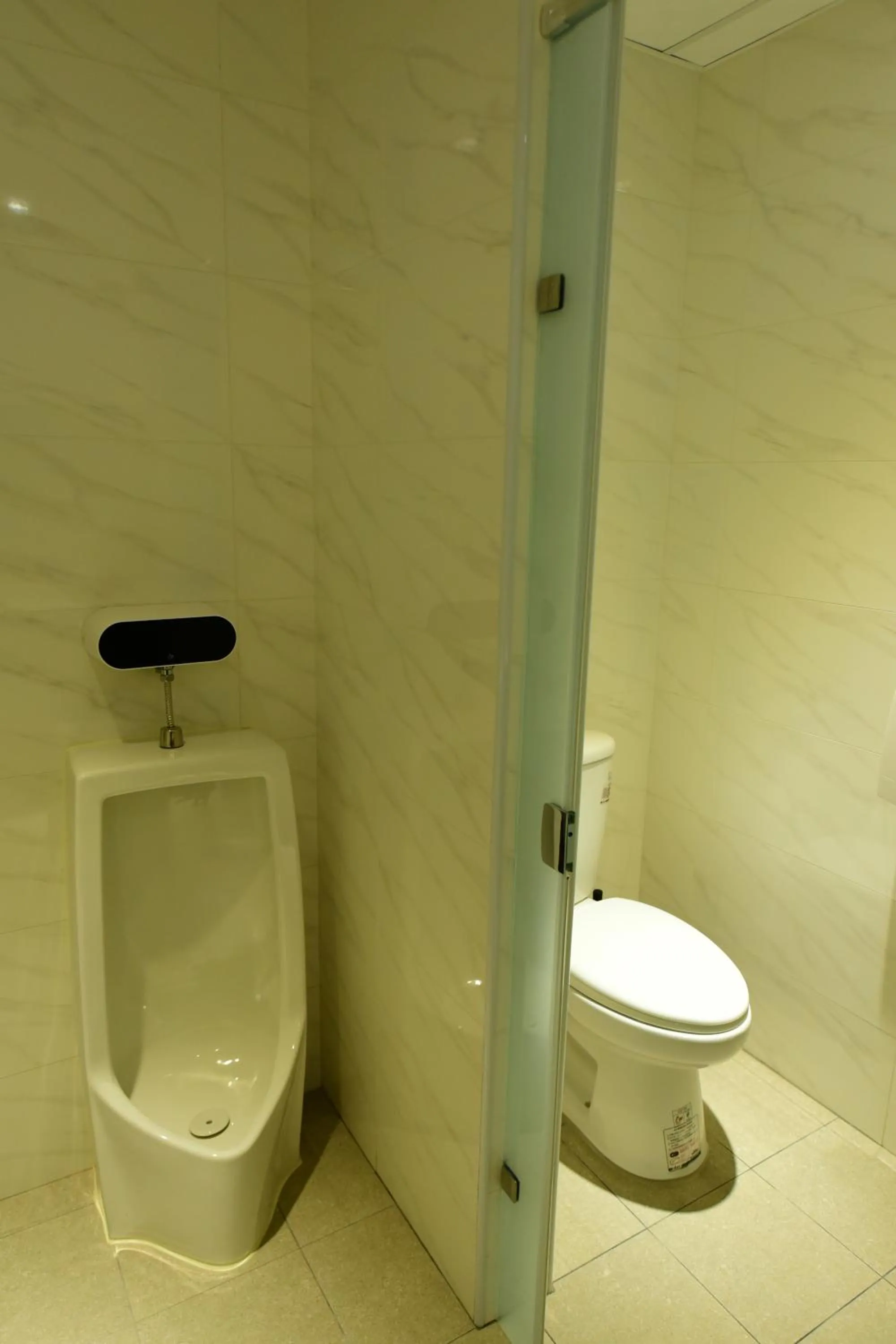 Shower in Lütel Hotel Xpark Gloria Outlets Shin Kong Cinemas