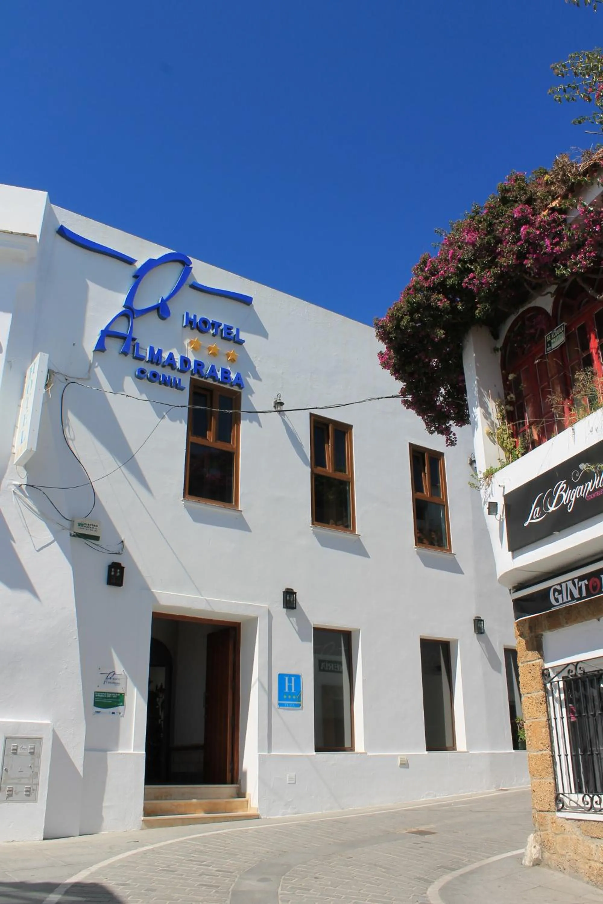 Facade/entrance in Almadraba Conil