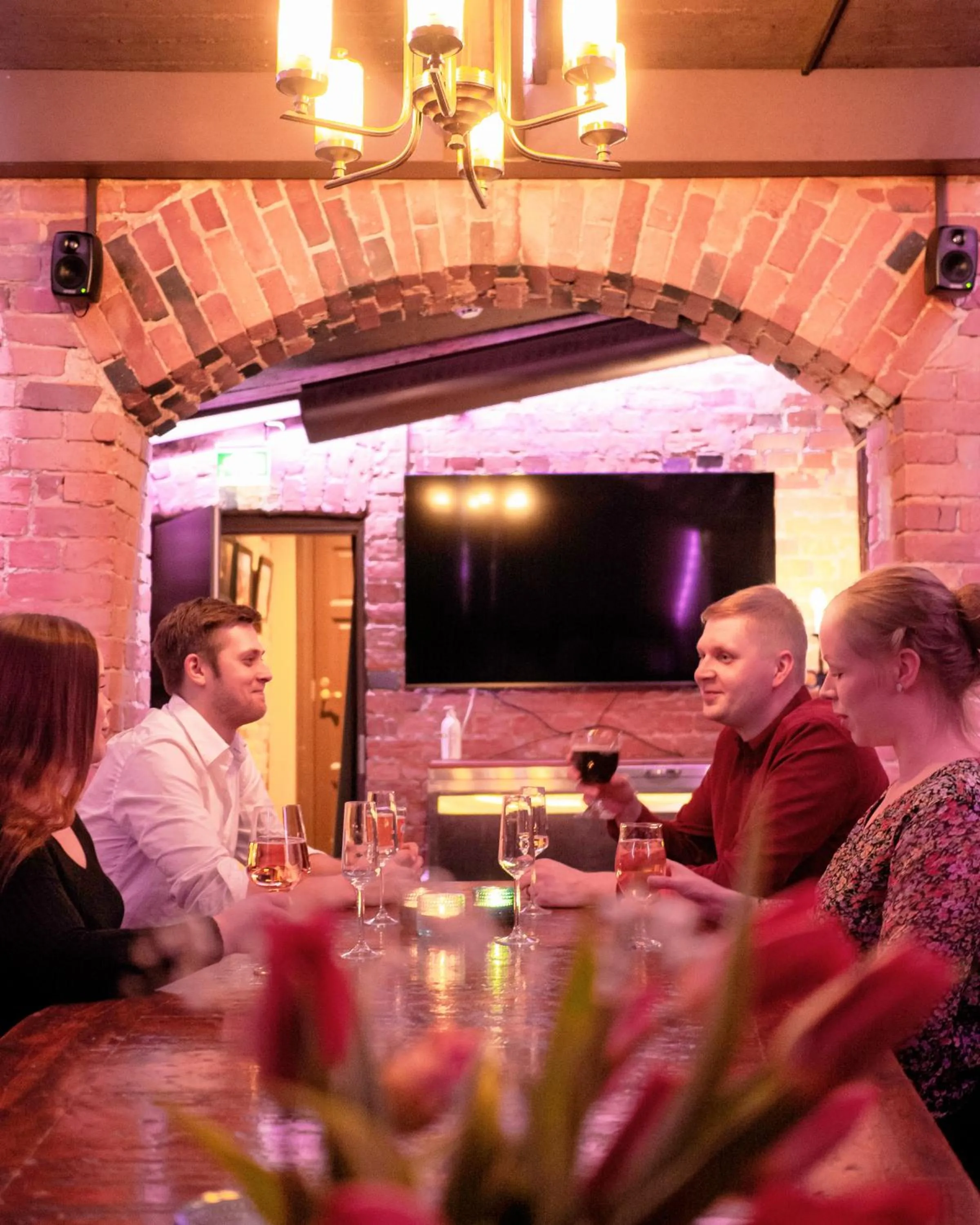 Restaurant/places to eat in Harmooni Suites