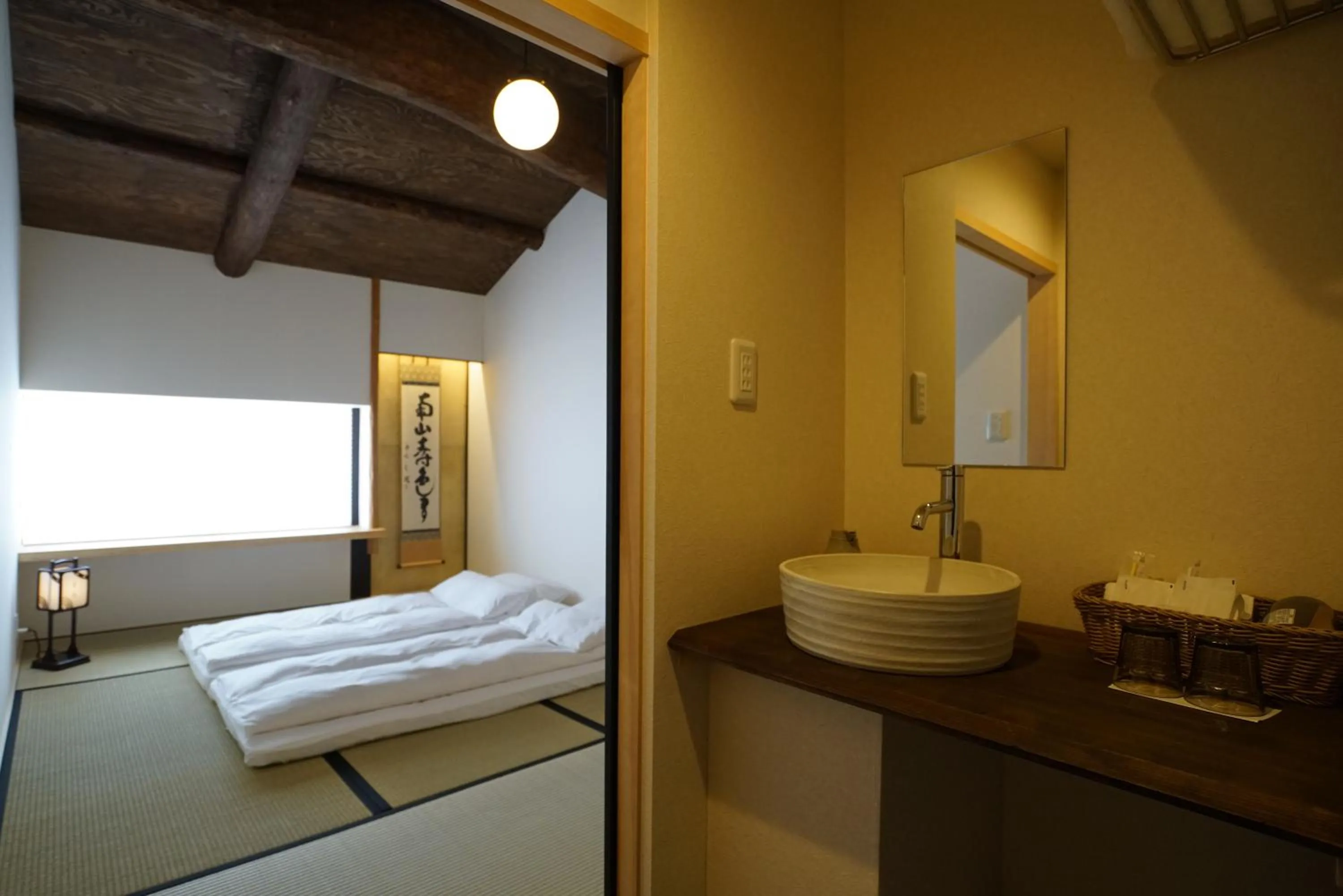 Bathroom, Bed in Ryokan Tori