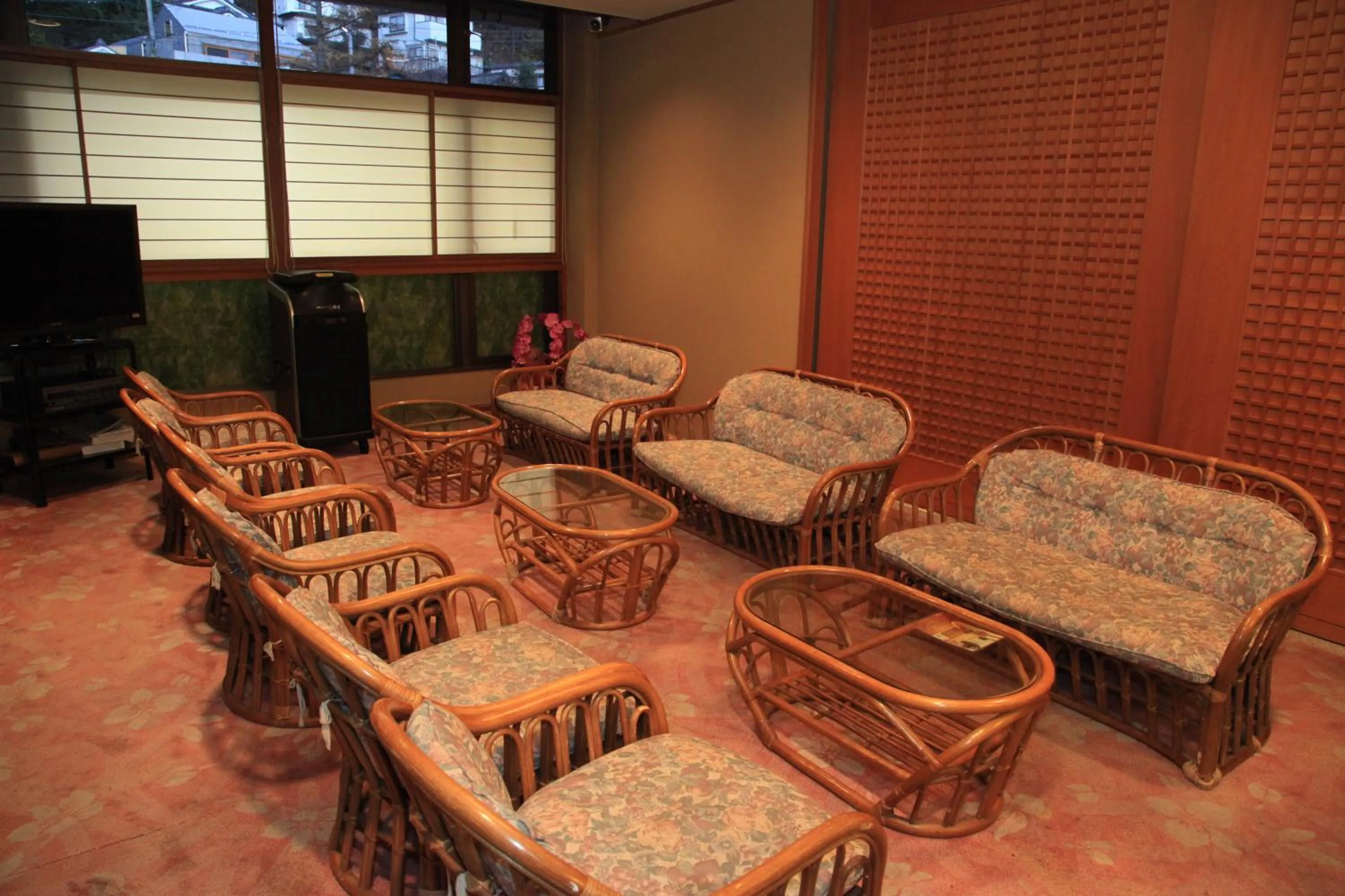 Communal lounge/ TV room in Hotel New Kotobuki